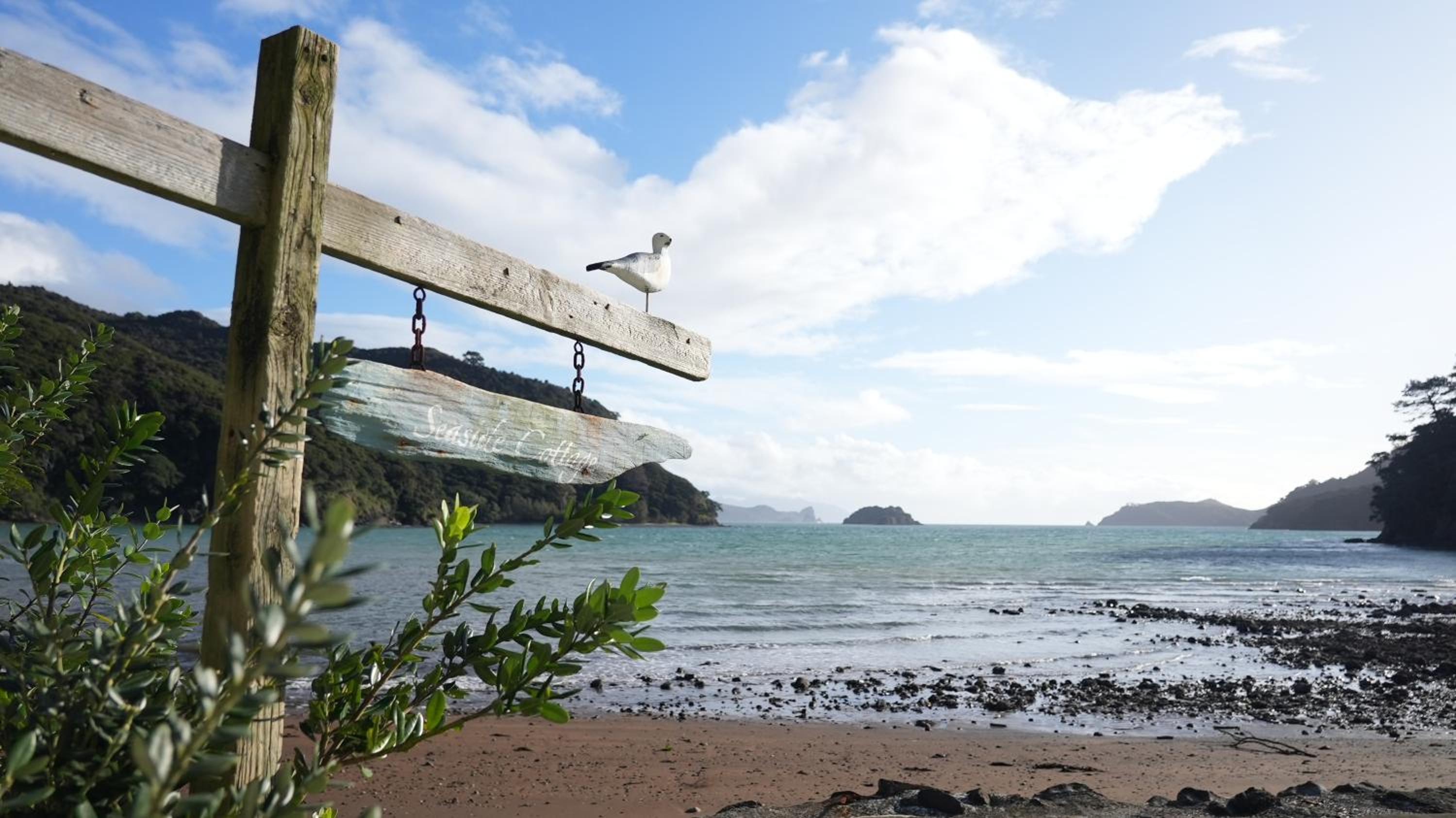 Karaka Bay Lodge