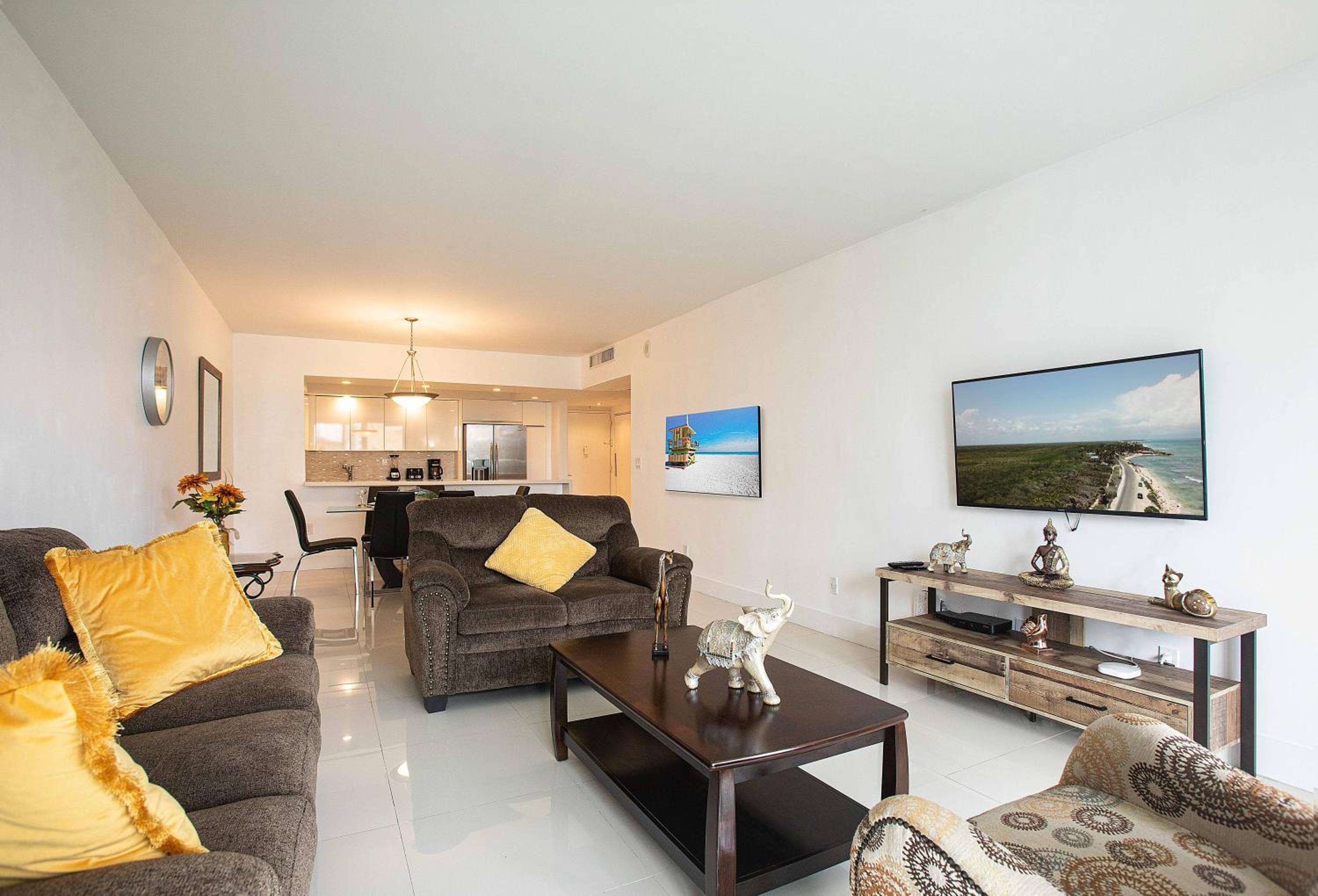 Sunny Isles Beach Retreat with Bay Views 2 BR 2 BA OR 1BR 1 BA Parking & Fast Wi-Fi view 2