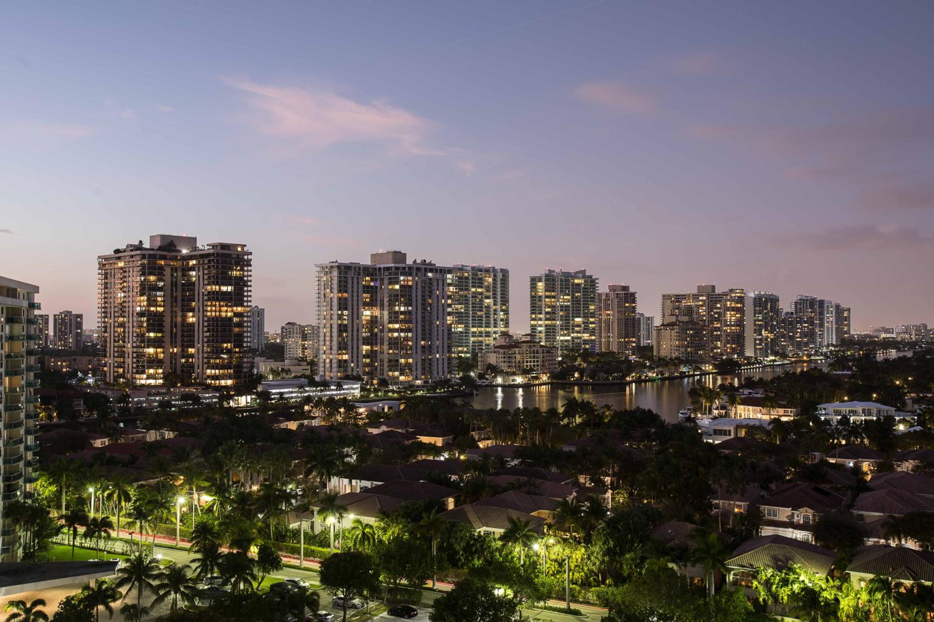 Sunny Isles Beach Retreat with Bay Views 2 BR 2 BA OR 1BR 1 BA Parking & Fast Wi-Fi view 5