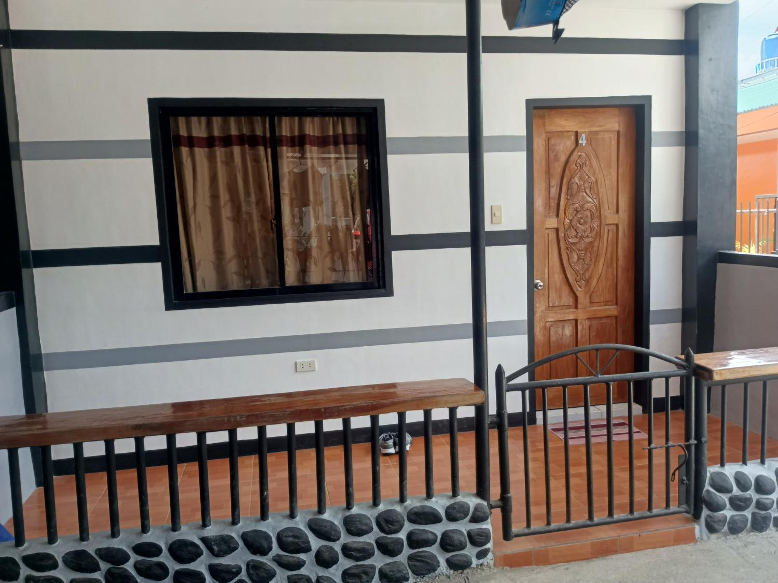Moalboal Indino's Guesthouse sardines run and sea turtle 1 minute walking distance view 4
