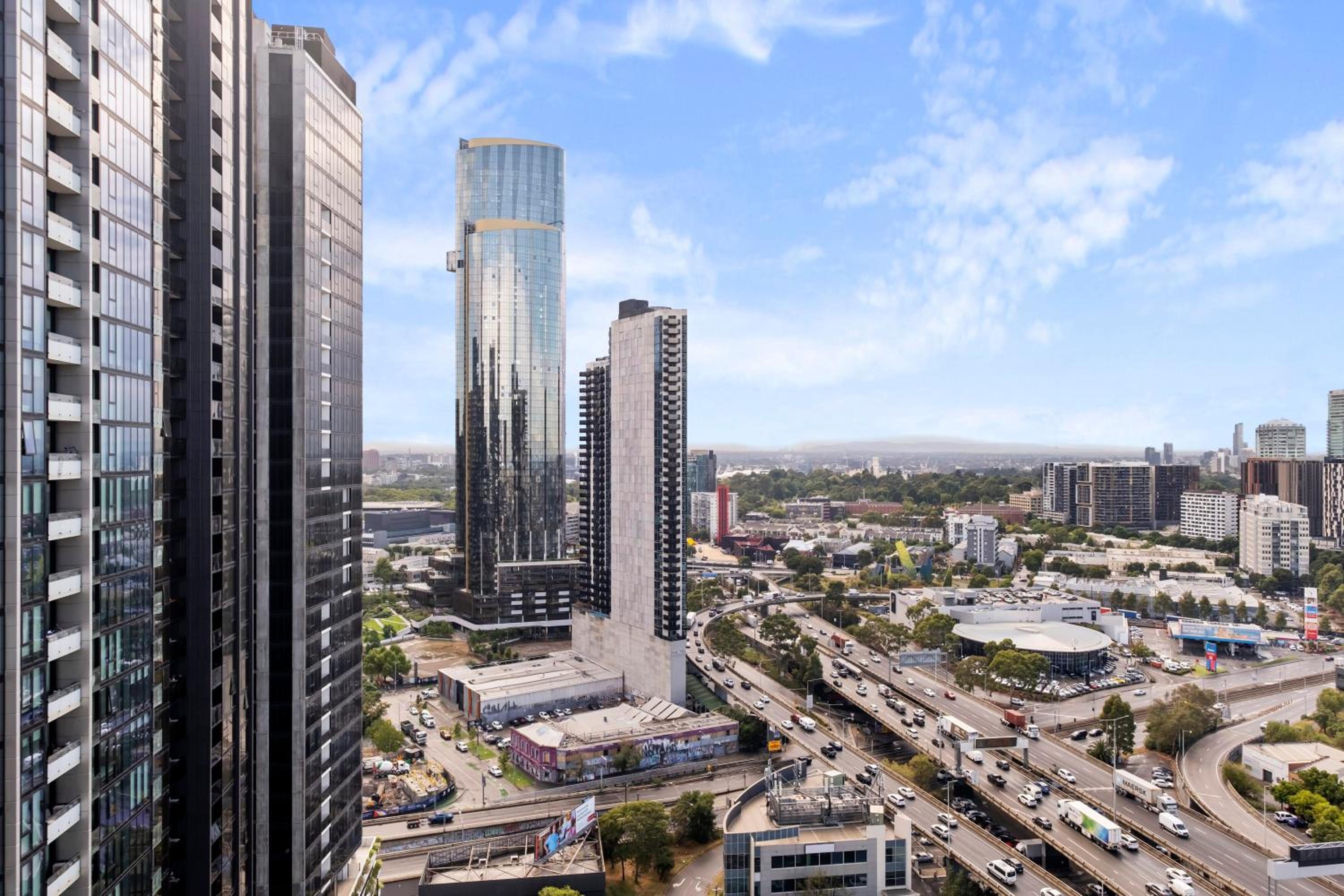 Hotel Southbank Apartment with Skyline View: 5-Min Walk to CROWN Casino - Image 1