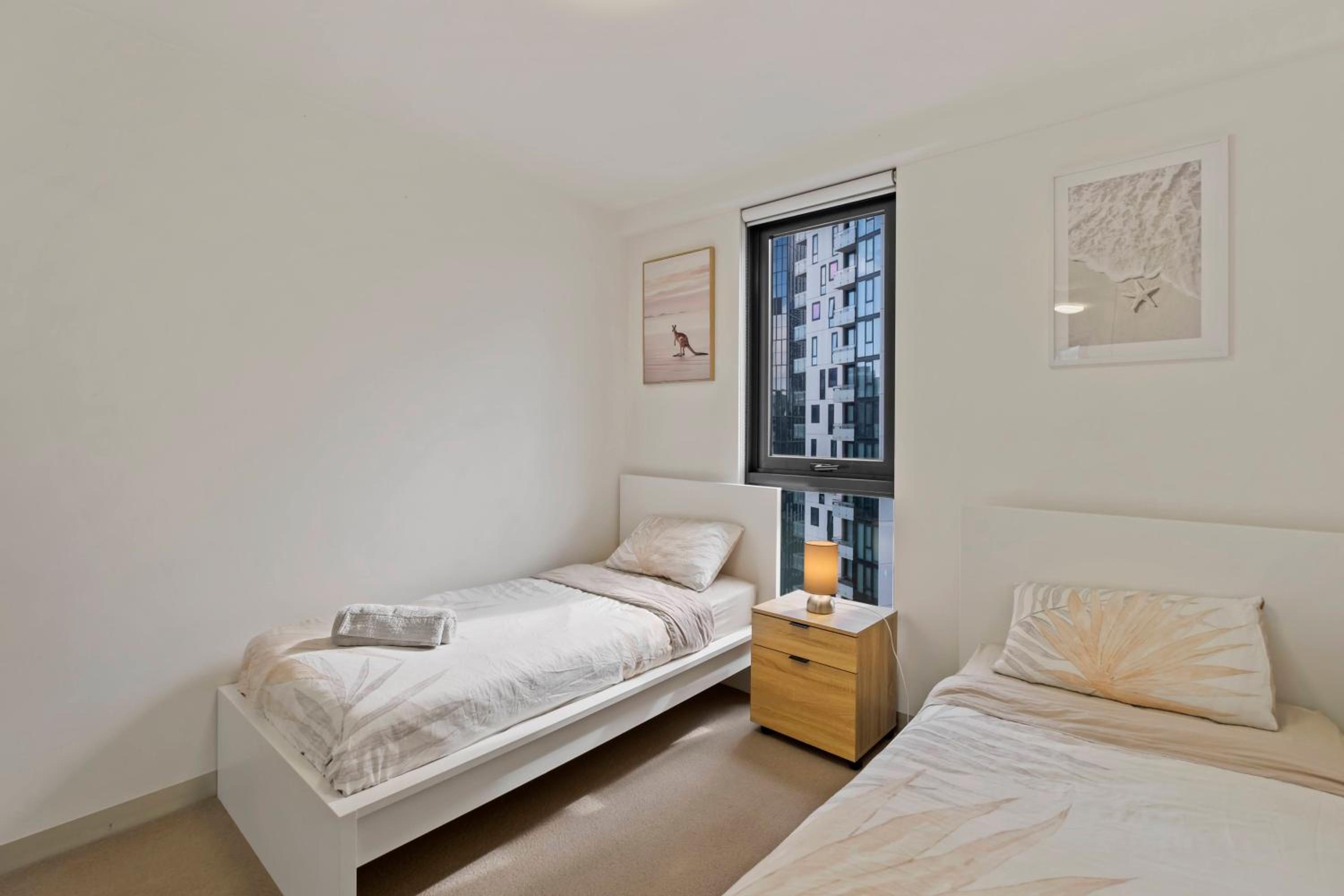 Southbank Apartment with Skyline View: 5-Min Walk to CROWN Casino