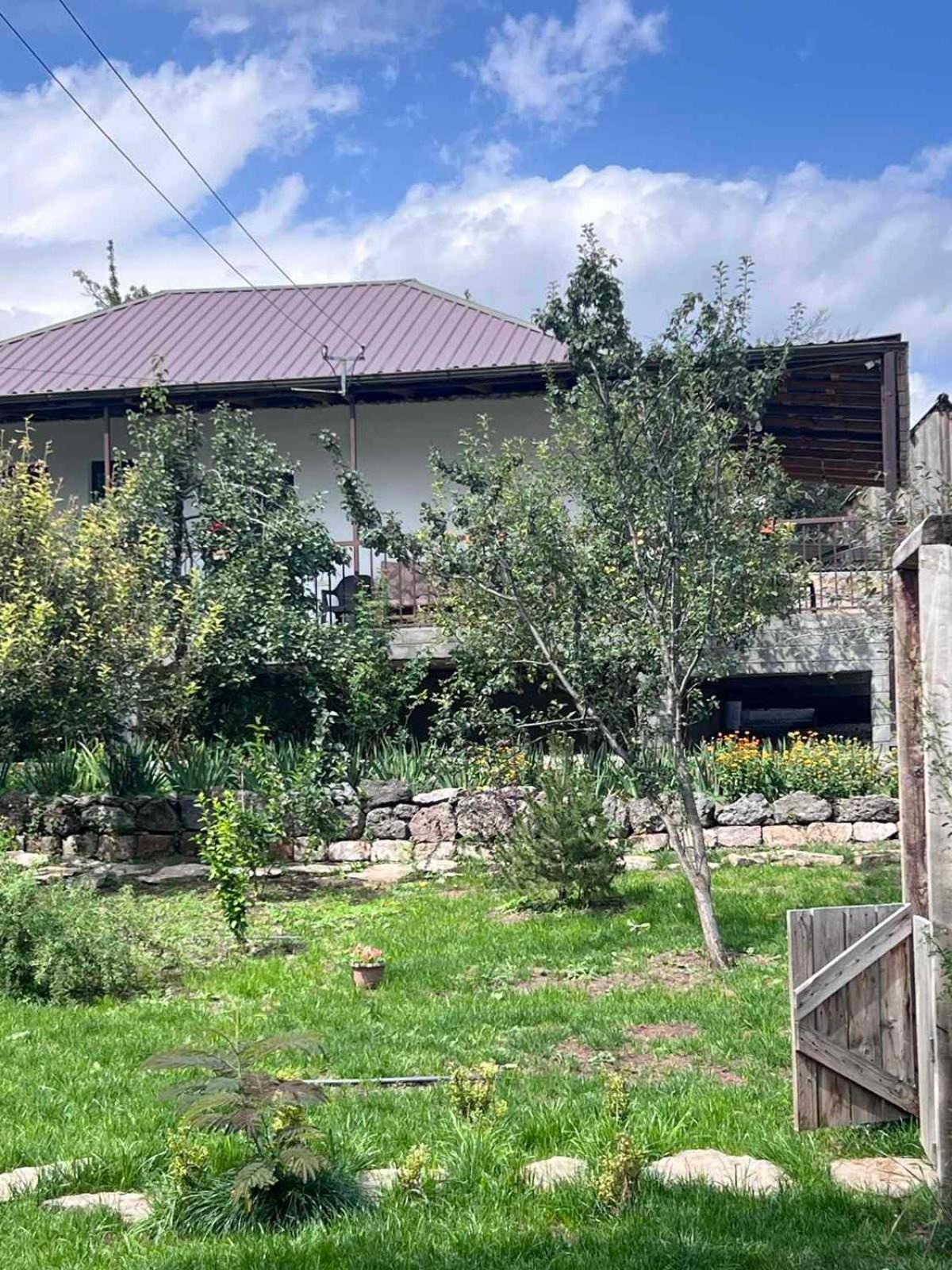 Green Agarak Guest House near Dendropark, Stepanavan