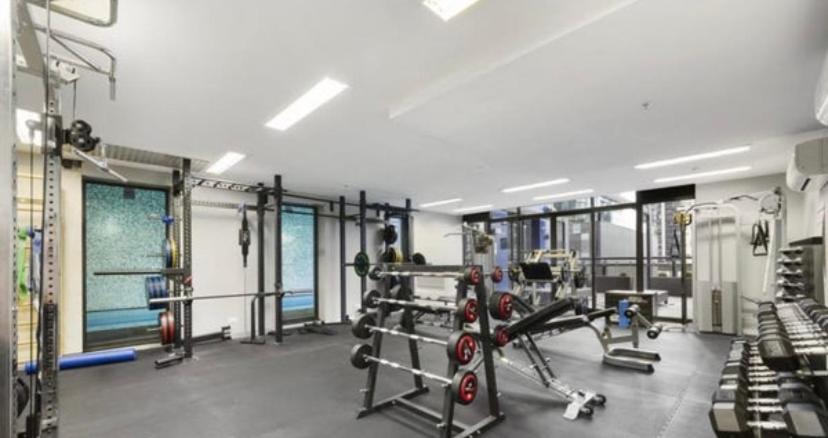 Southbank Apartment with Skyline View: 5-Min Walk to CROWN Casino