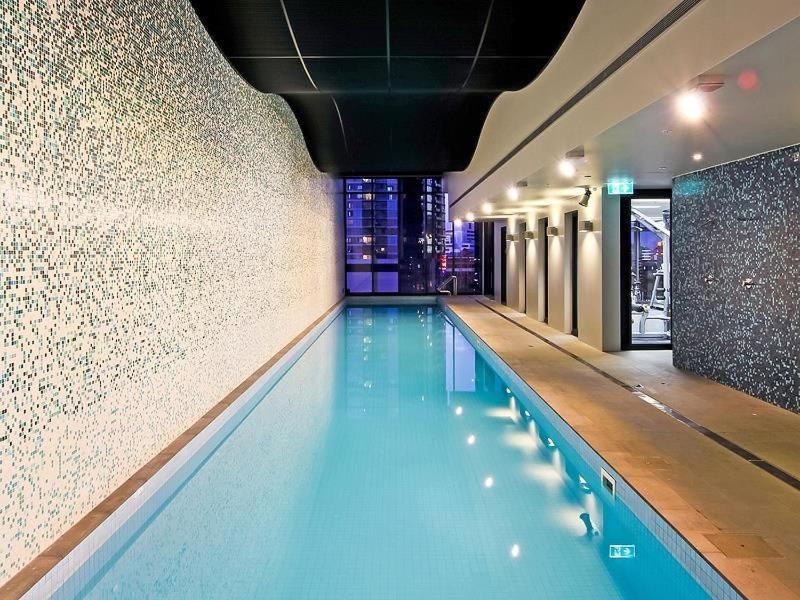 Southbank Apartment with Skyline View: 5-Min Walk to CROWN Casino