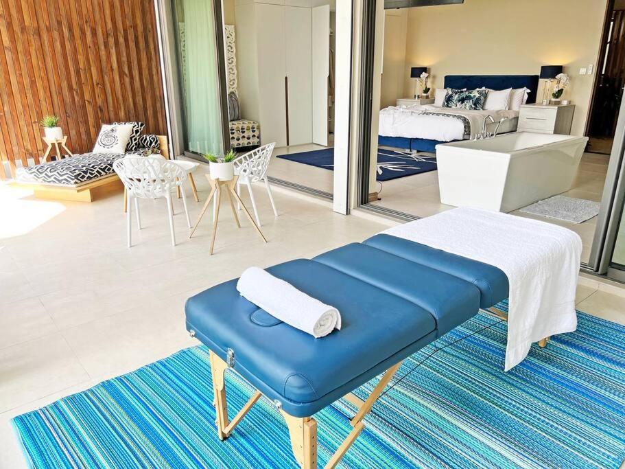 Luxury 4 Bed Penthouse, Pool & stunning Sea views view 4