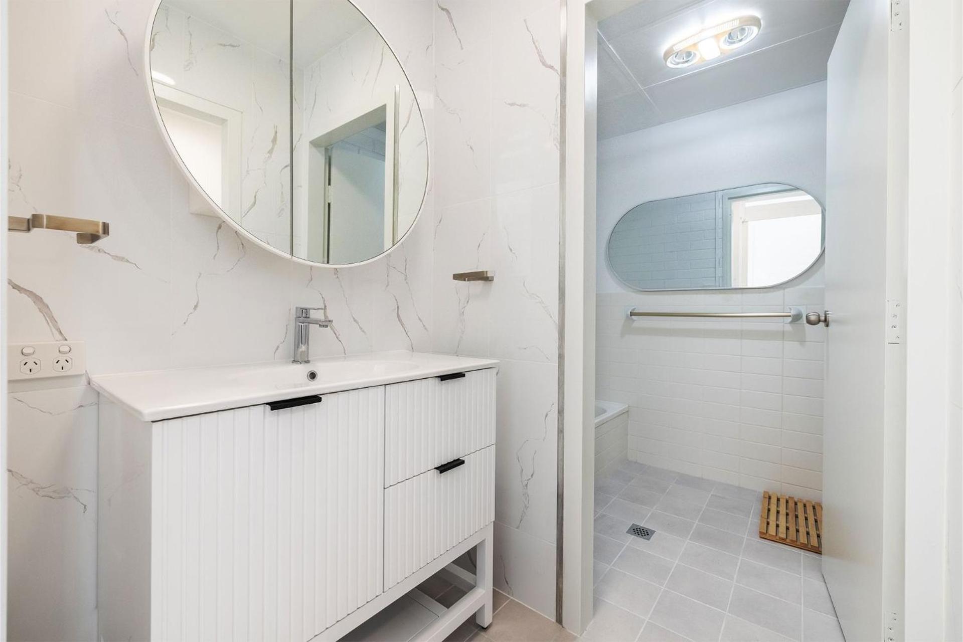 Villa Ellisa, 1 10 Columbia Cl -ground floor unit with beautiful water views & across from the water