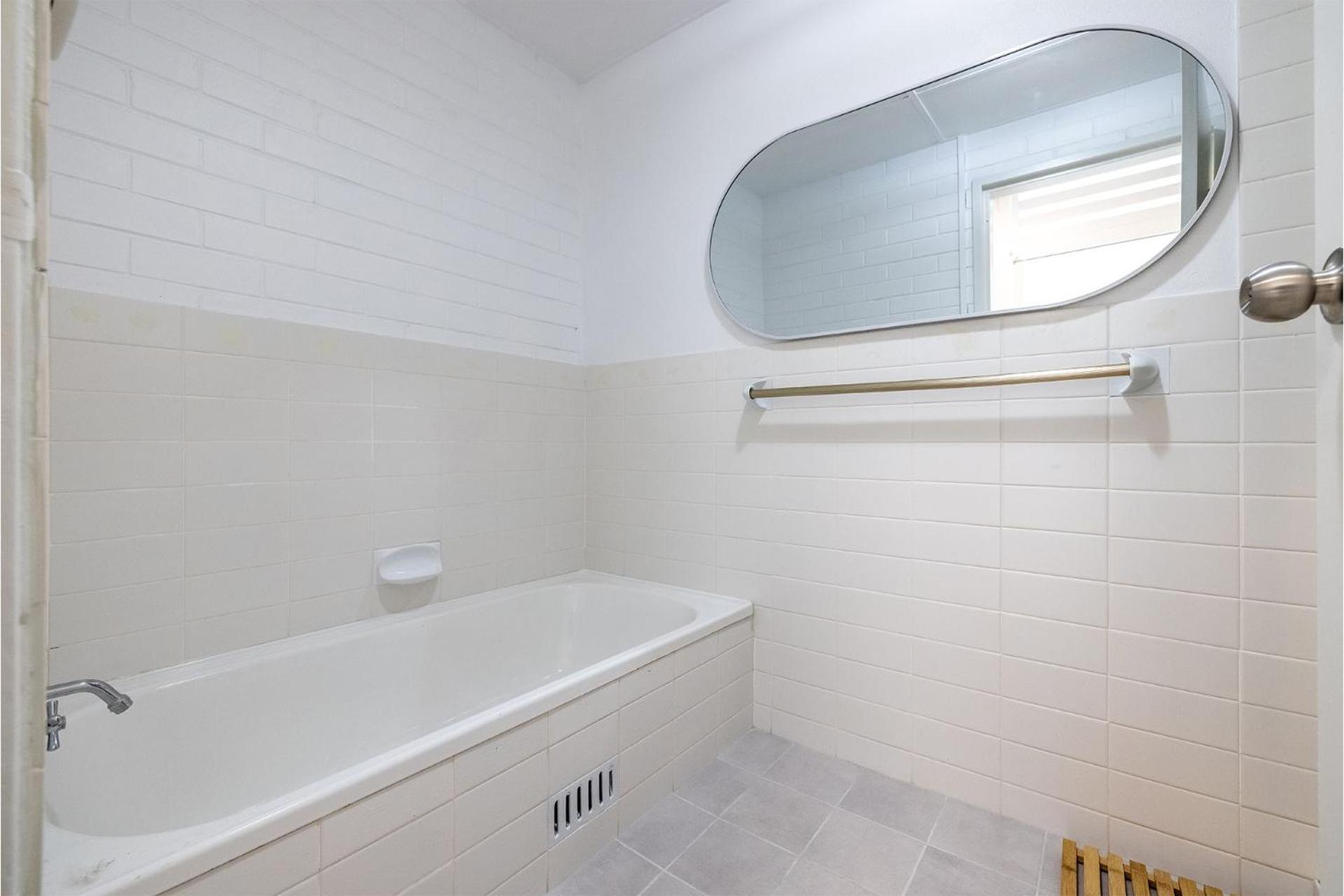 Villa Ellisa, 1 10 Columbia Cl -ground floor unit with beautiful water views & across from the water