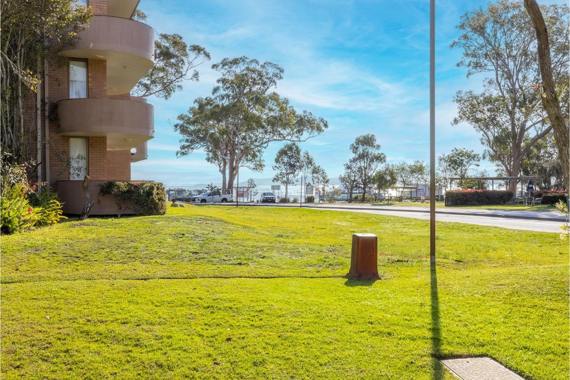 Villa Ellisa, 1 10 Columbia Cl -ground floor unit with beautiful water views & across from the water