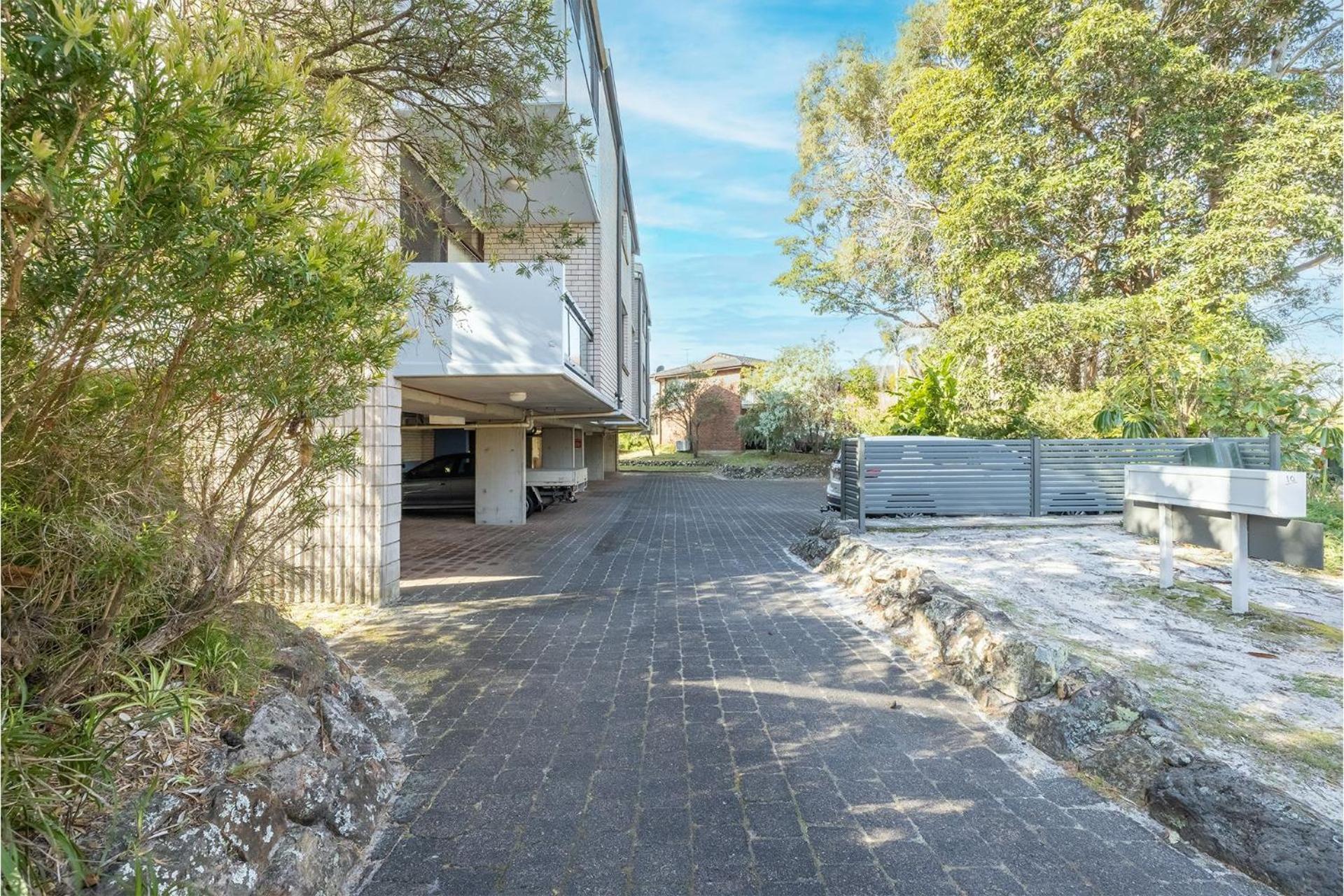 Villa Ellisa, 1 10 Columbia Cl -ground floor unit with beautiful water views & across from the water