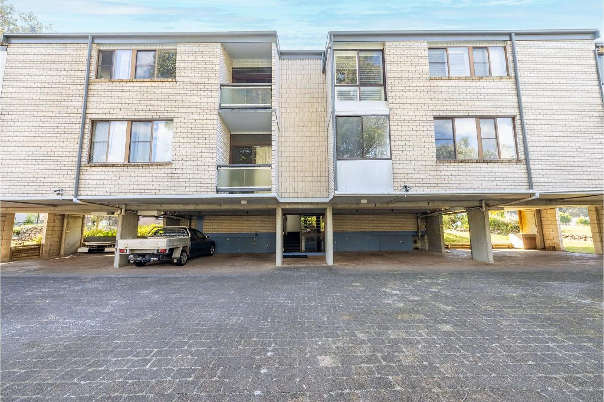 Villa Ellisa, 1 10 Columbia Cl -ground floor unit with beautiful water views & across from the water