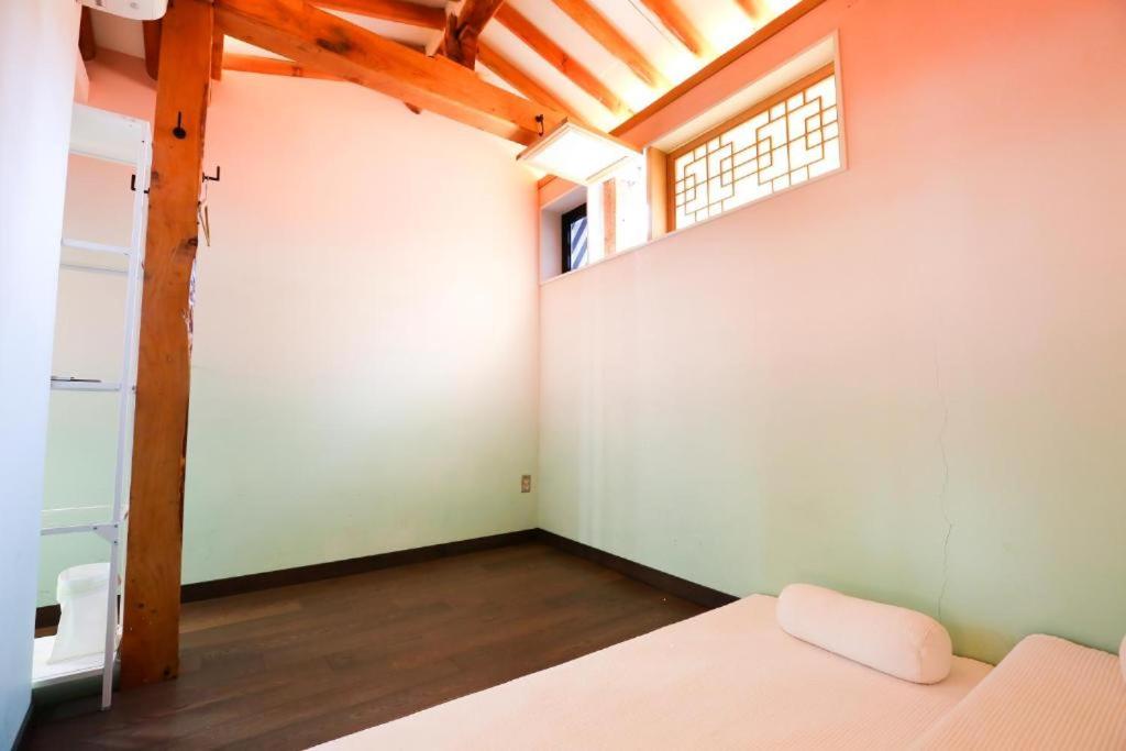 'Hanok Hanok' Boutique stay Hotel Seoul - 2min from Gyeongbokgung Palace station