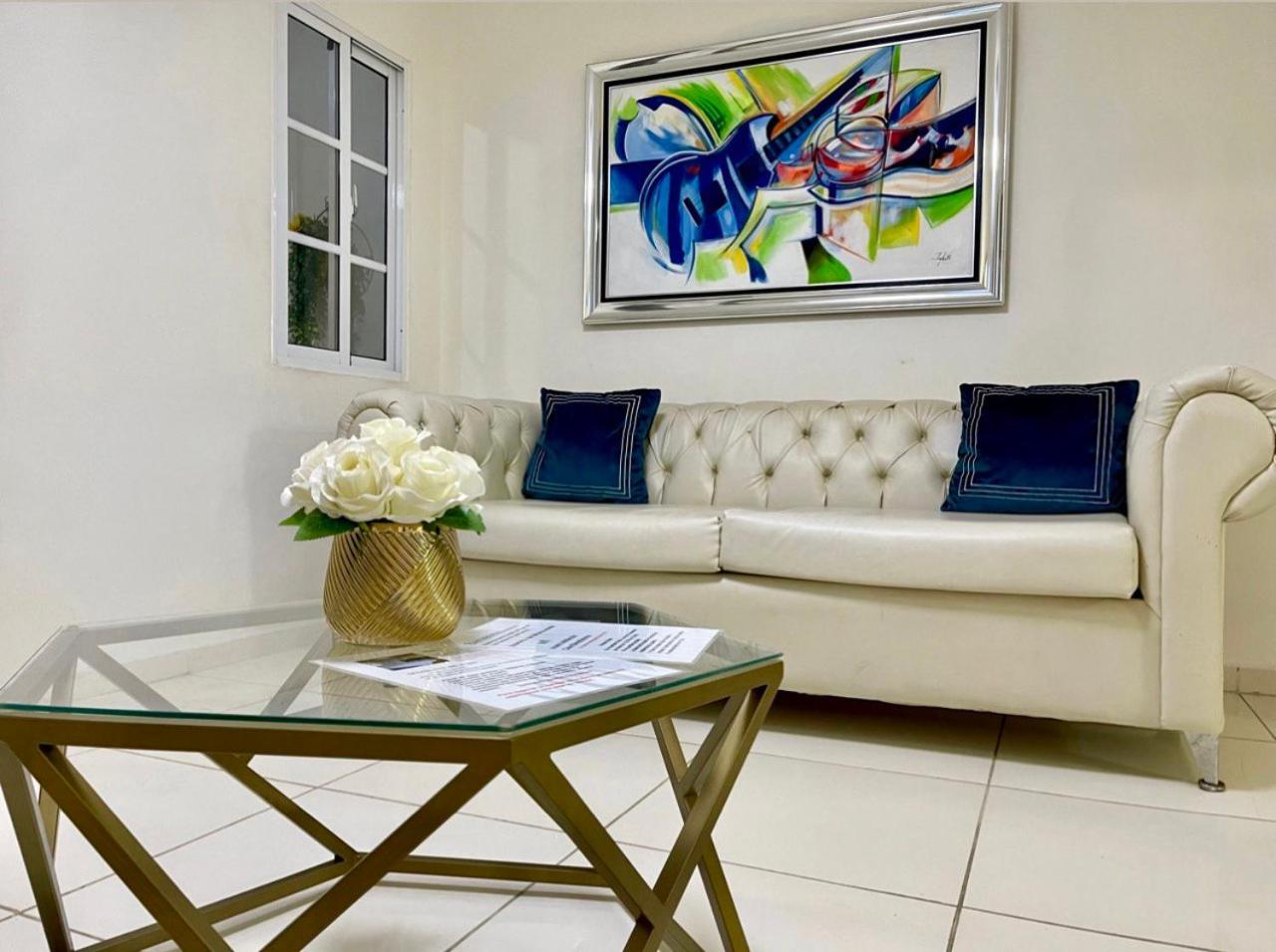 Apartamento Amplio en Residencial de 2 Habitaciones