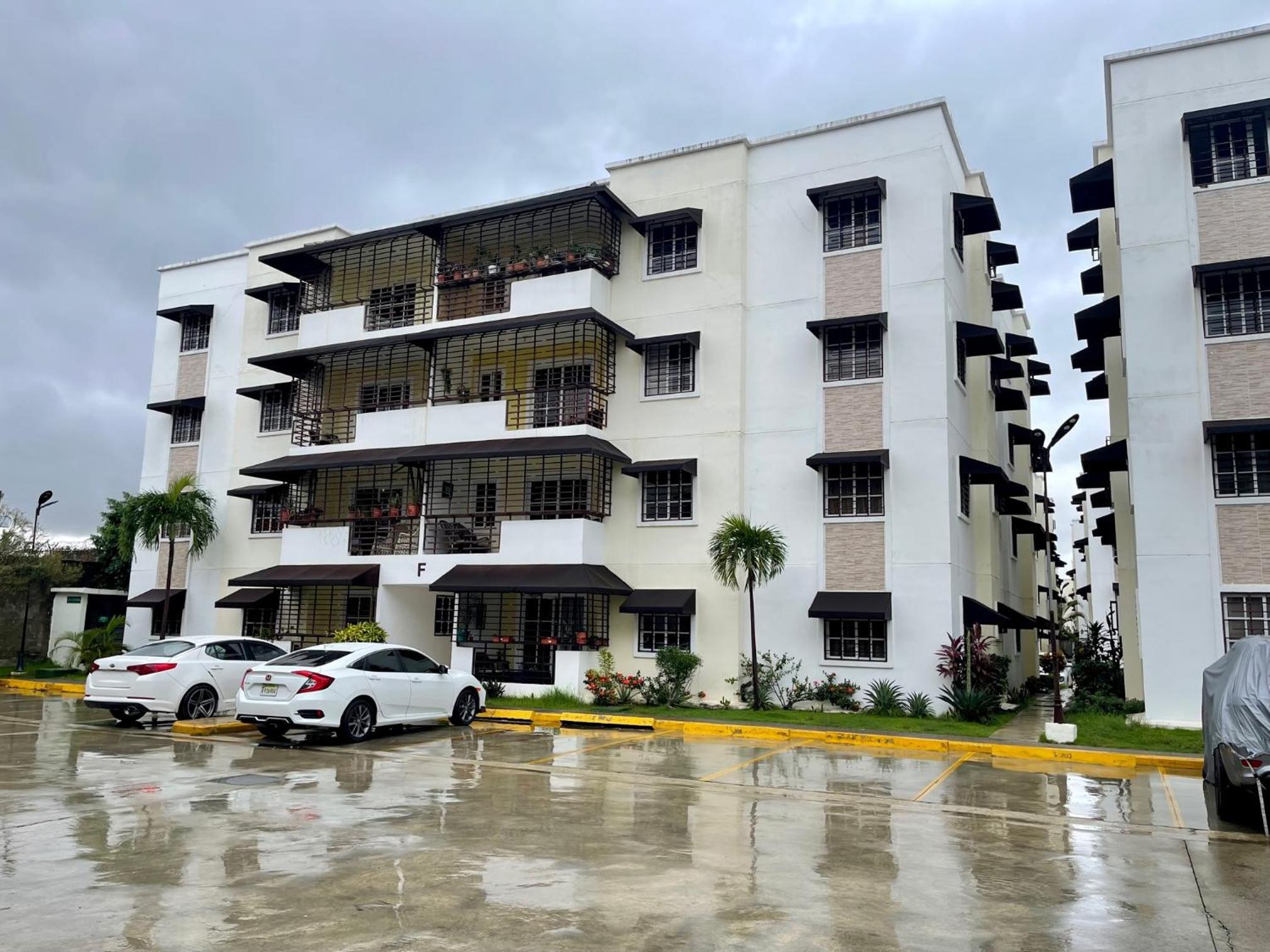 Apartamento Amplio en Residencial de 2 Habitaciones