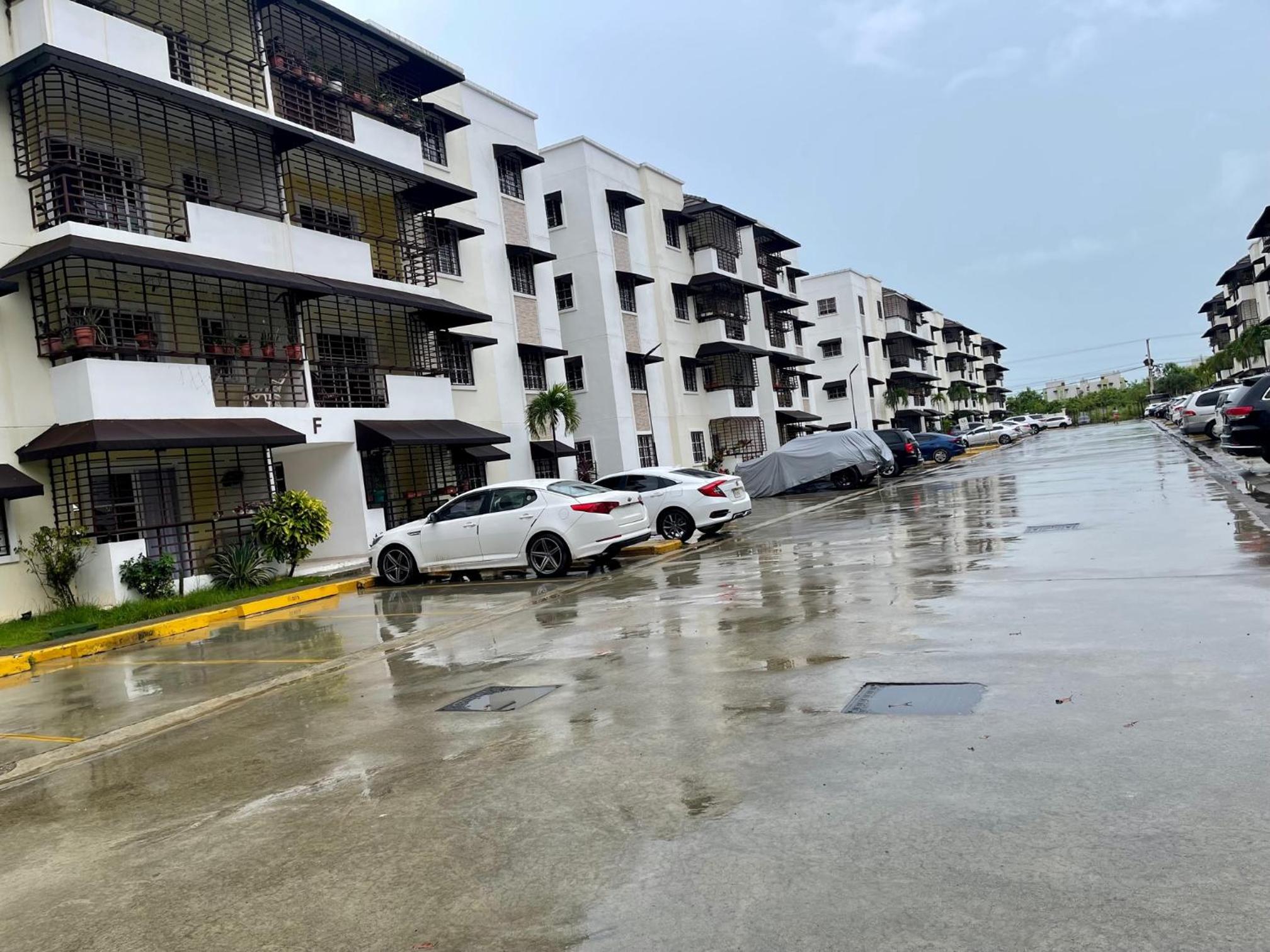 Apartamento Amplio en Residencial de 2 Habitaciones