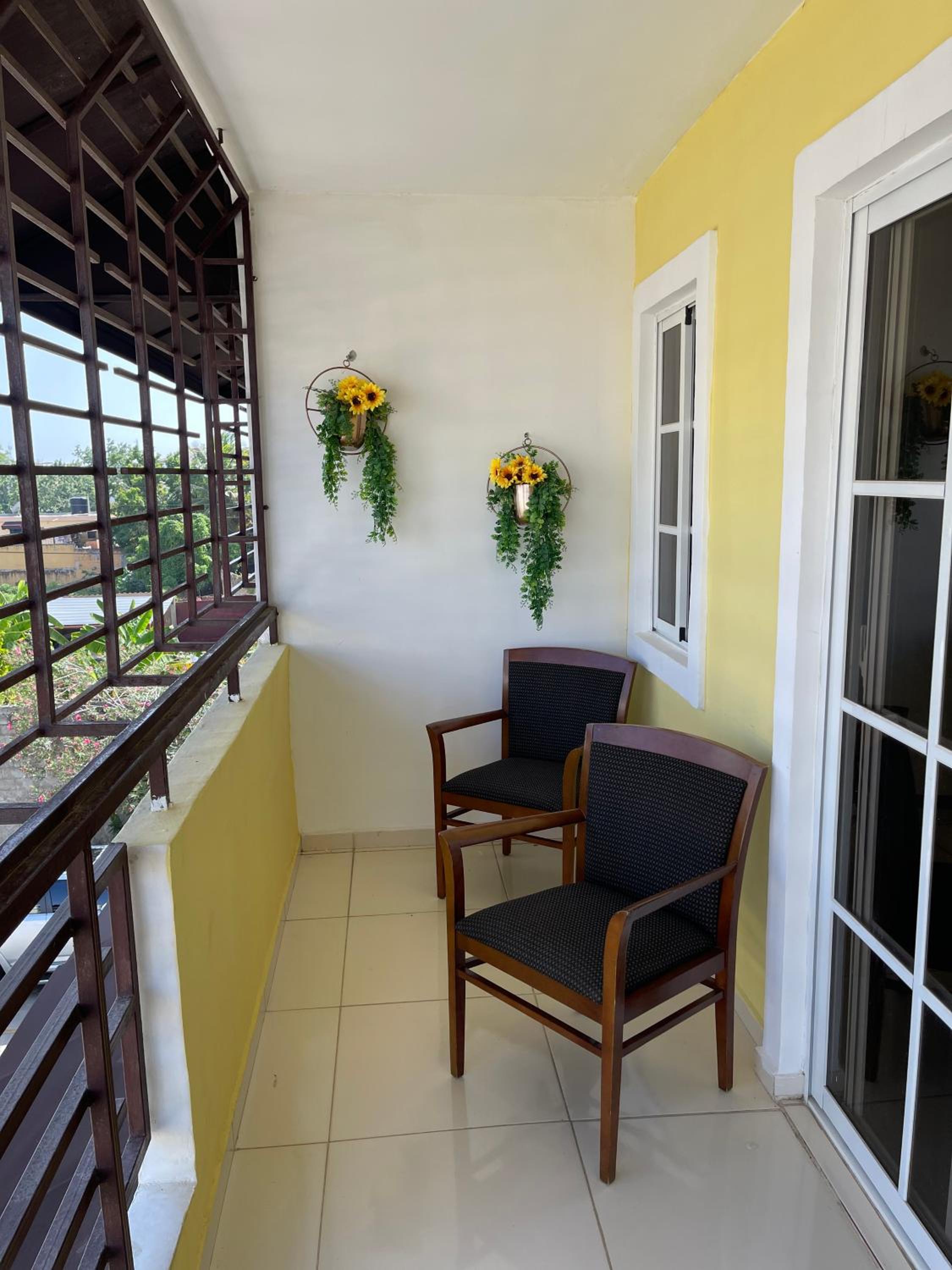 Apartamento Amplio en Residencial de 2 Habitaciones