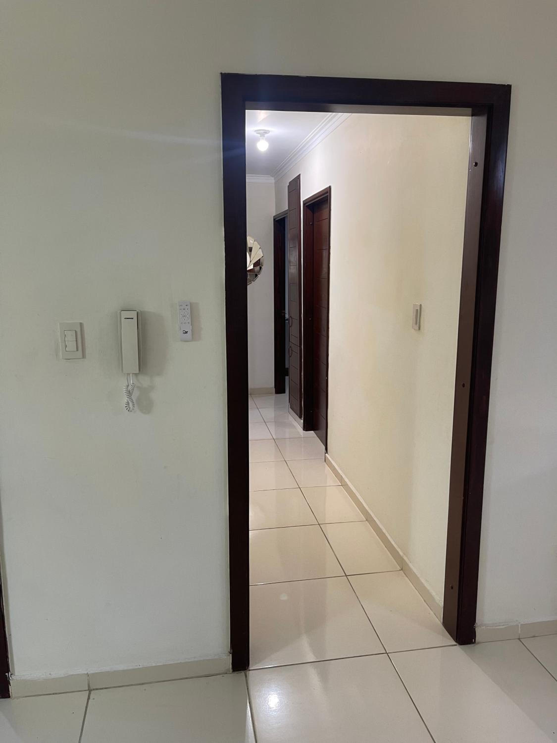 Apartamento Amplio en Residencial de 2 Habitaciones