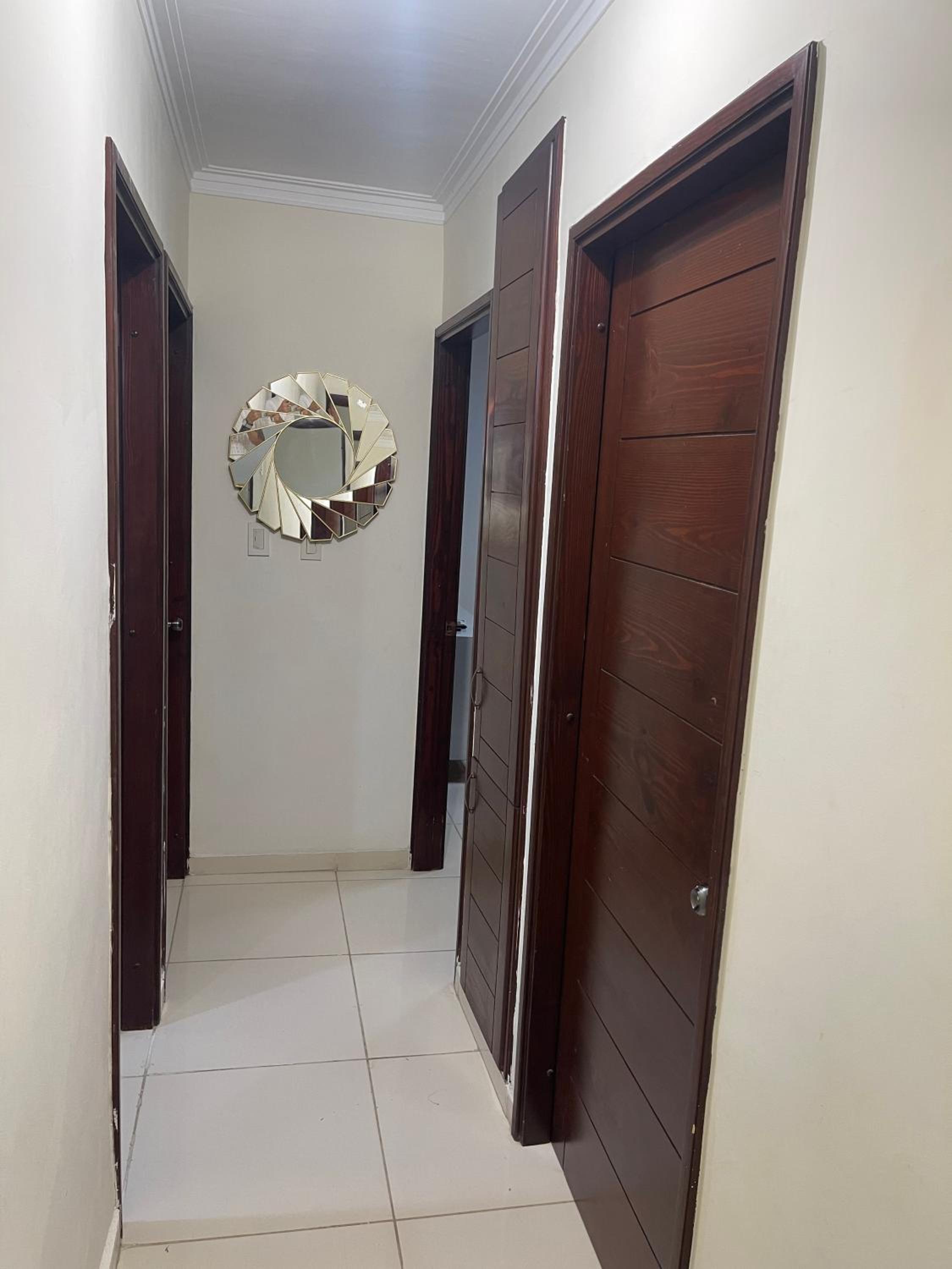 Apartamento Amplio en Residencial de 2 Habitaciones