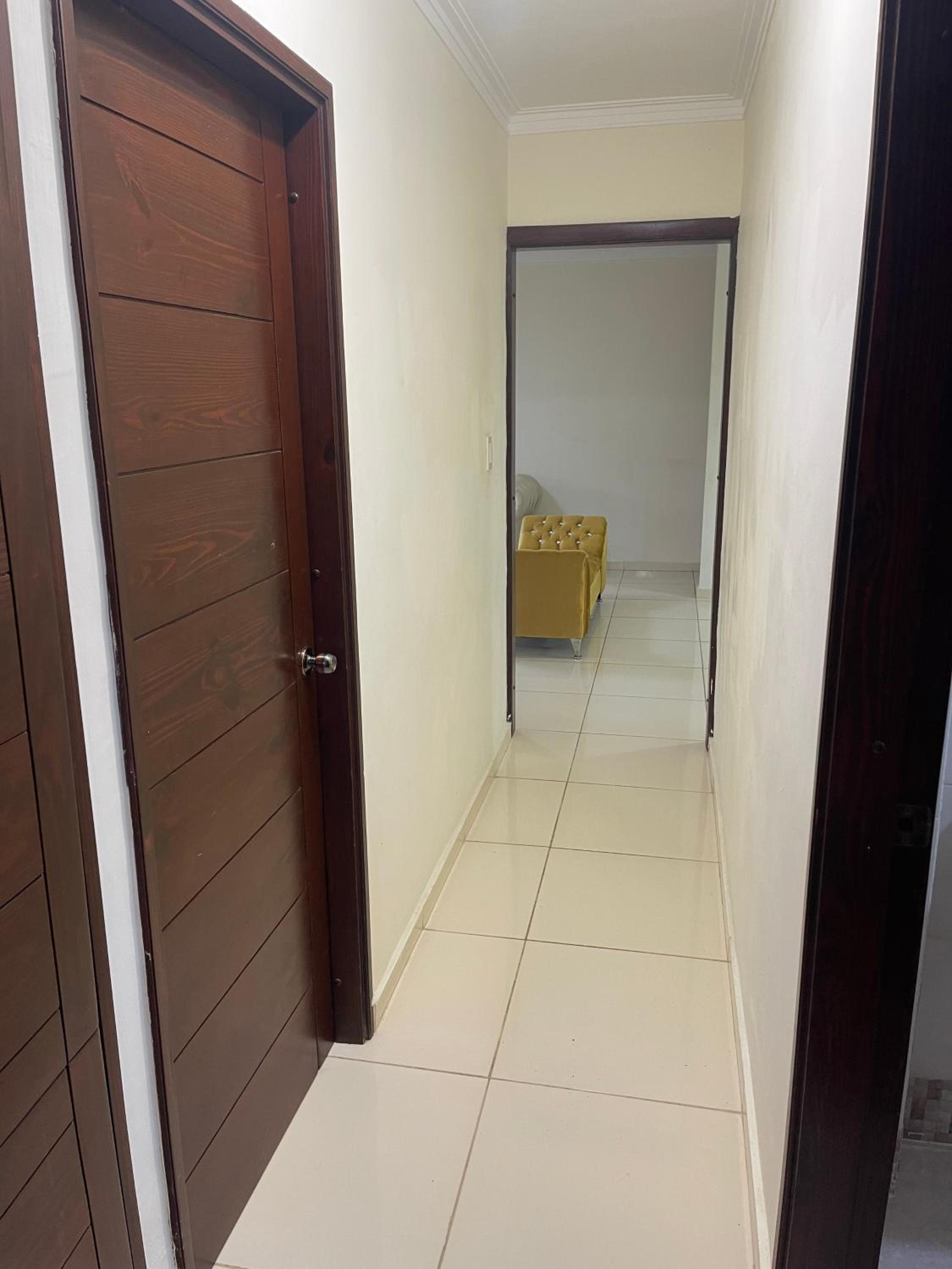 Apartamento Amplio en Residencial de 2 Habitaciones