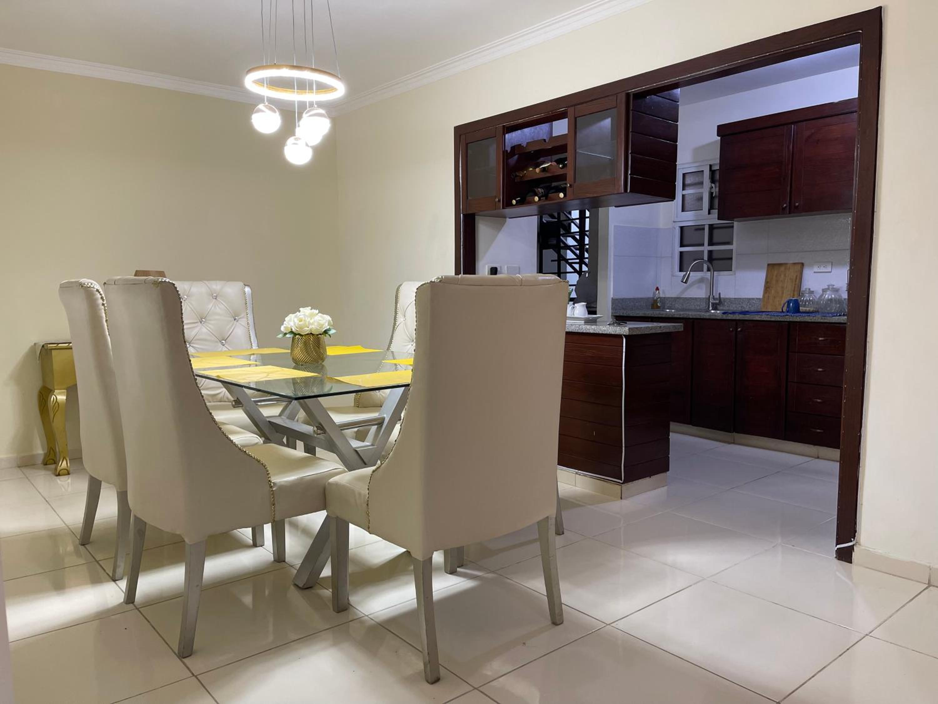 Apartamento Amplio en Residencial de 2 Habitaciones