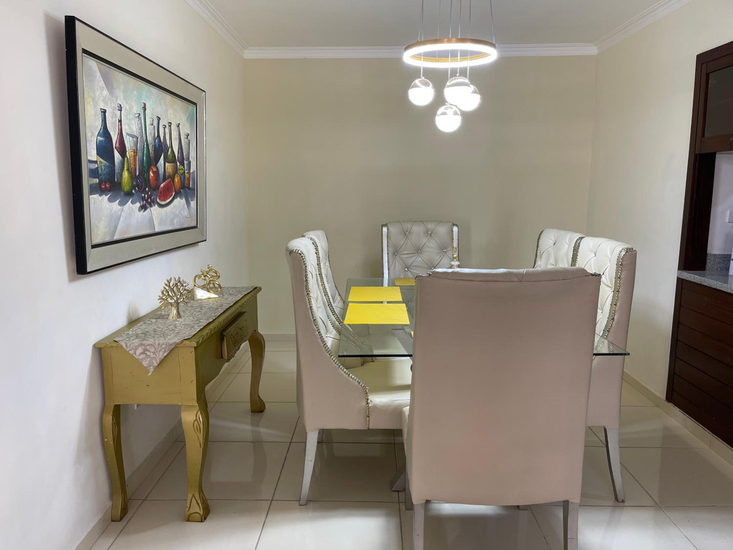 Apartamento Amplio en Residencial de 2 Habitaciones