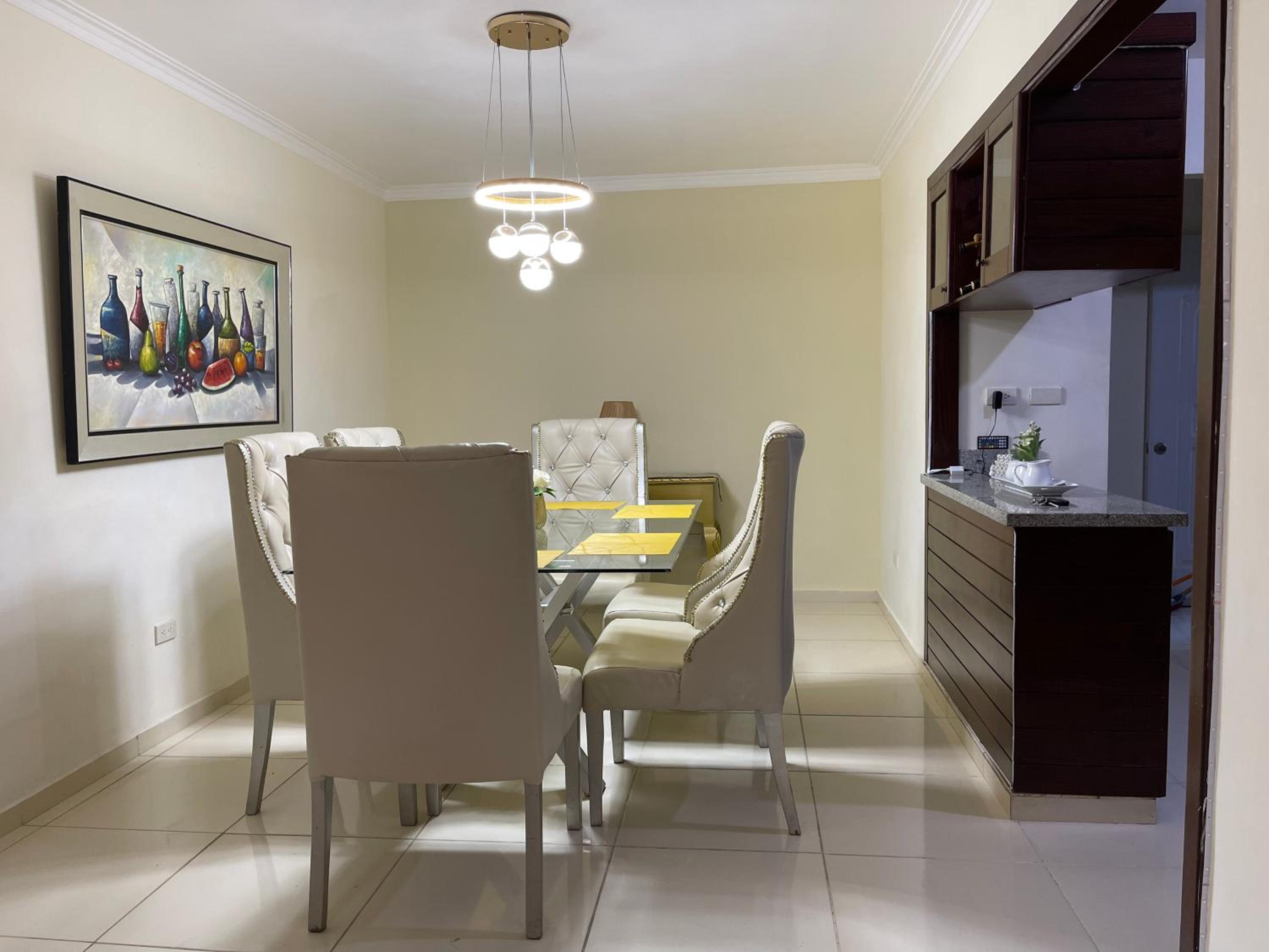 Apartamento Amplio en Residencial de 2 Habitaciones