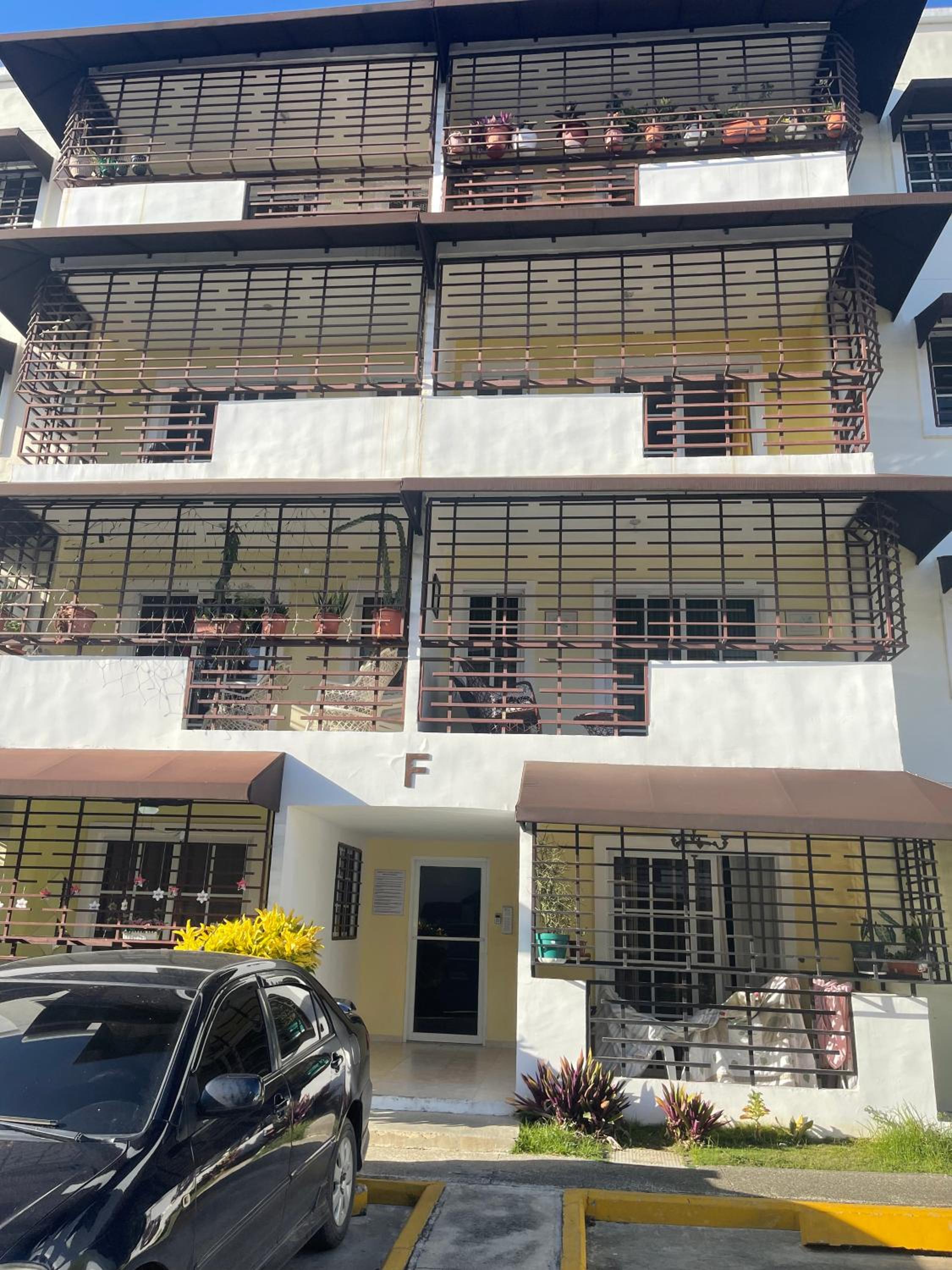Apartamento Amplio en Residencial de 2 Habitaciones