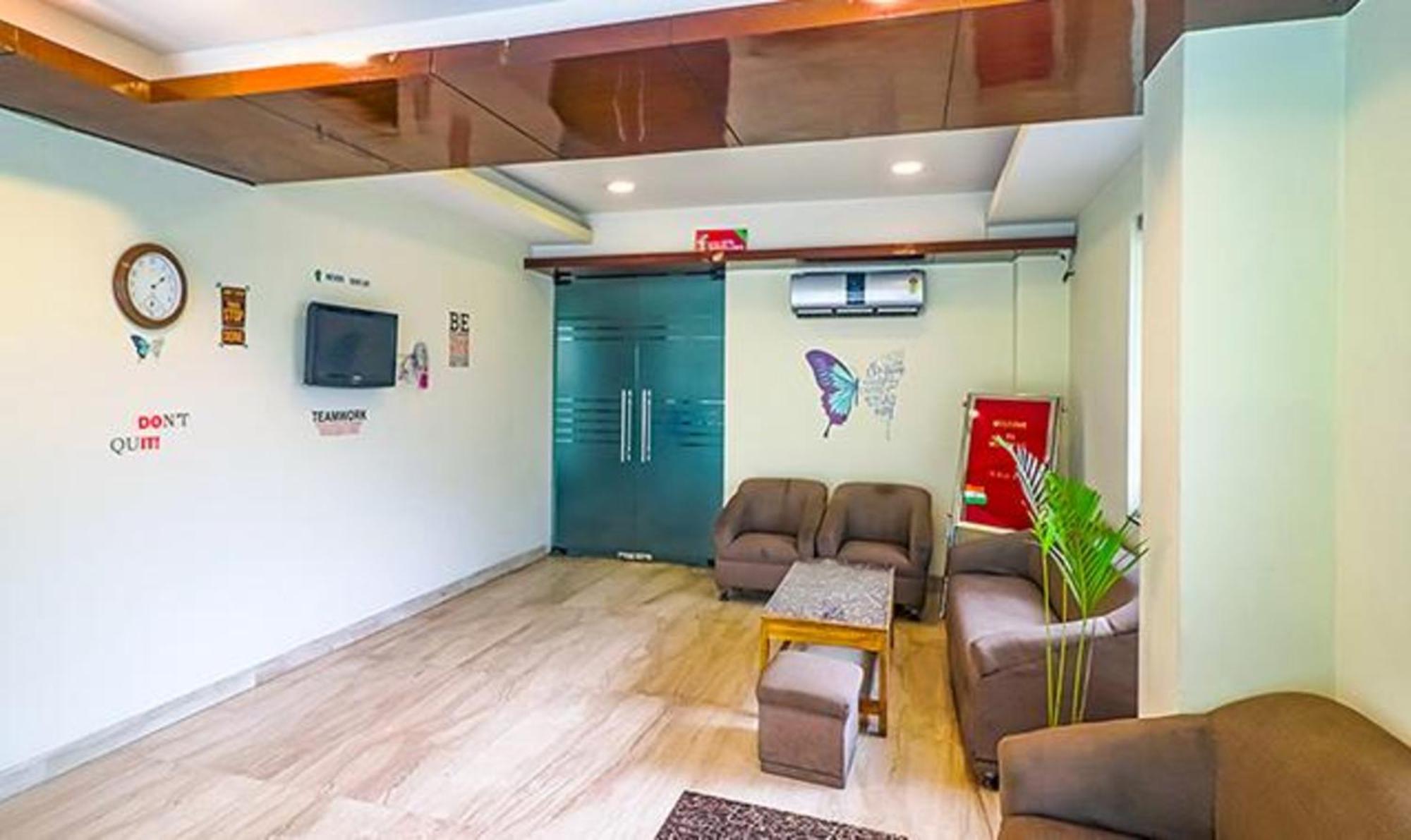 Lobby & Reception
