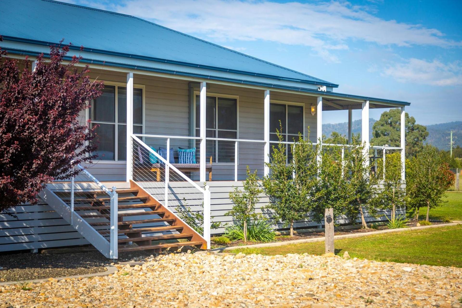 Kulang Retreat in charming Broke with Large Swim Spa and games room suits up to 14 guests