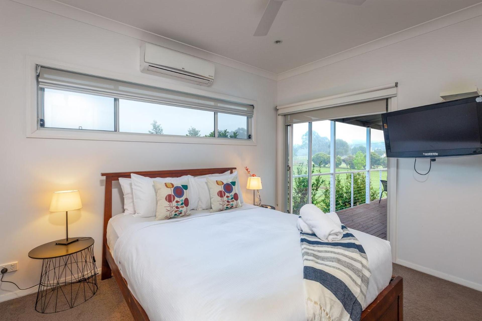 Kulang Retreat in charming Broke with Large Swim Spa and games room suits up to 14 guests