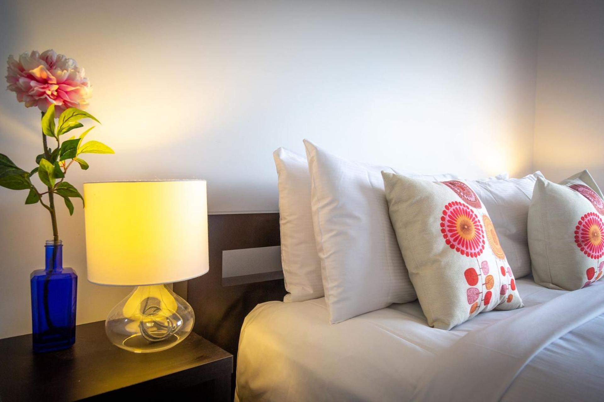 Kulang Retreat in charming Broke with Large Swim Spa and games room suits up to 14 guests