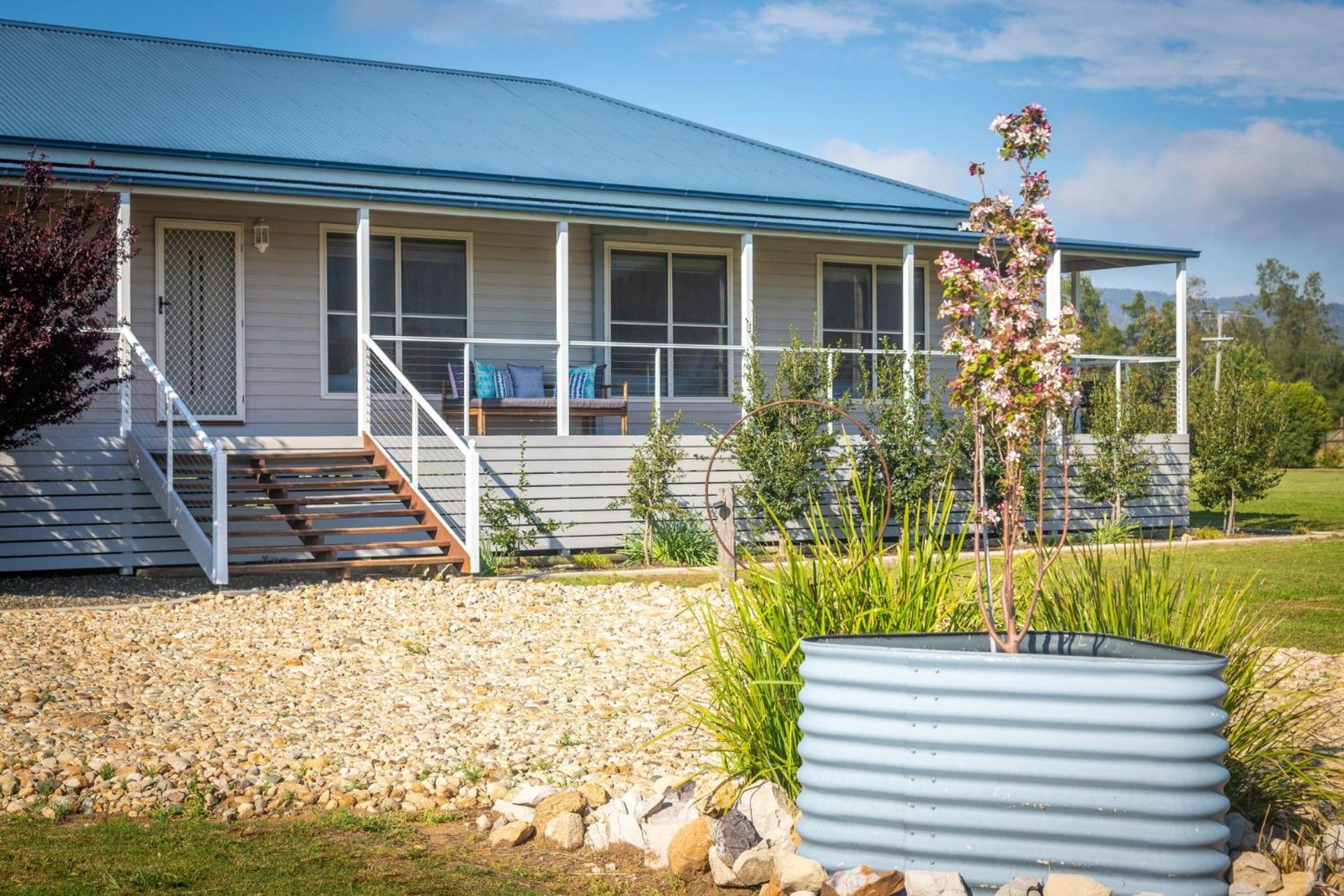 Kulang Retreat in charming Broke with Large Swim Spa and games room suits up to 14 guests