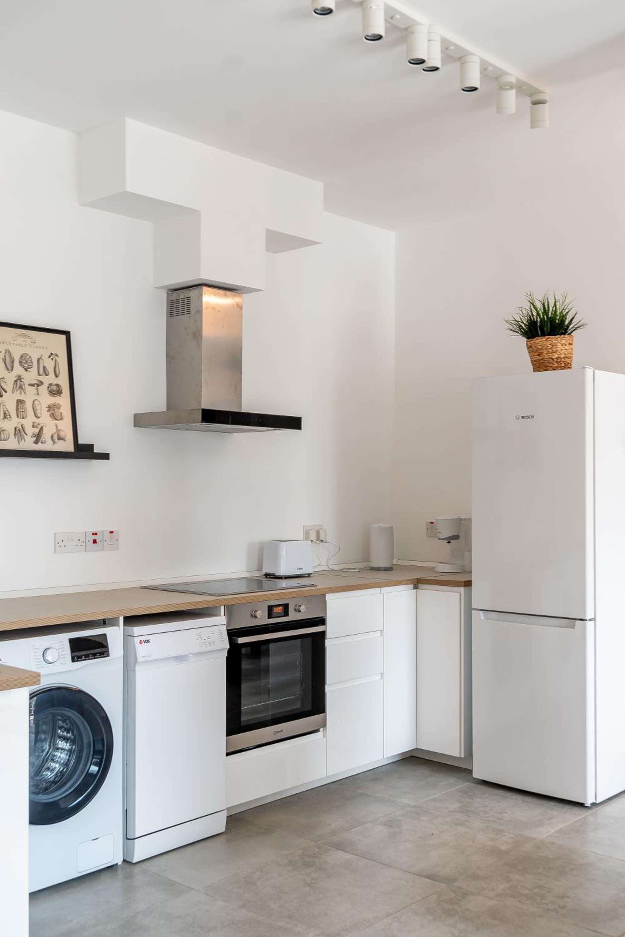 Kition City Apartments - Central Location