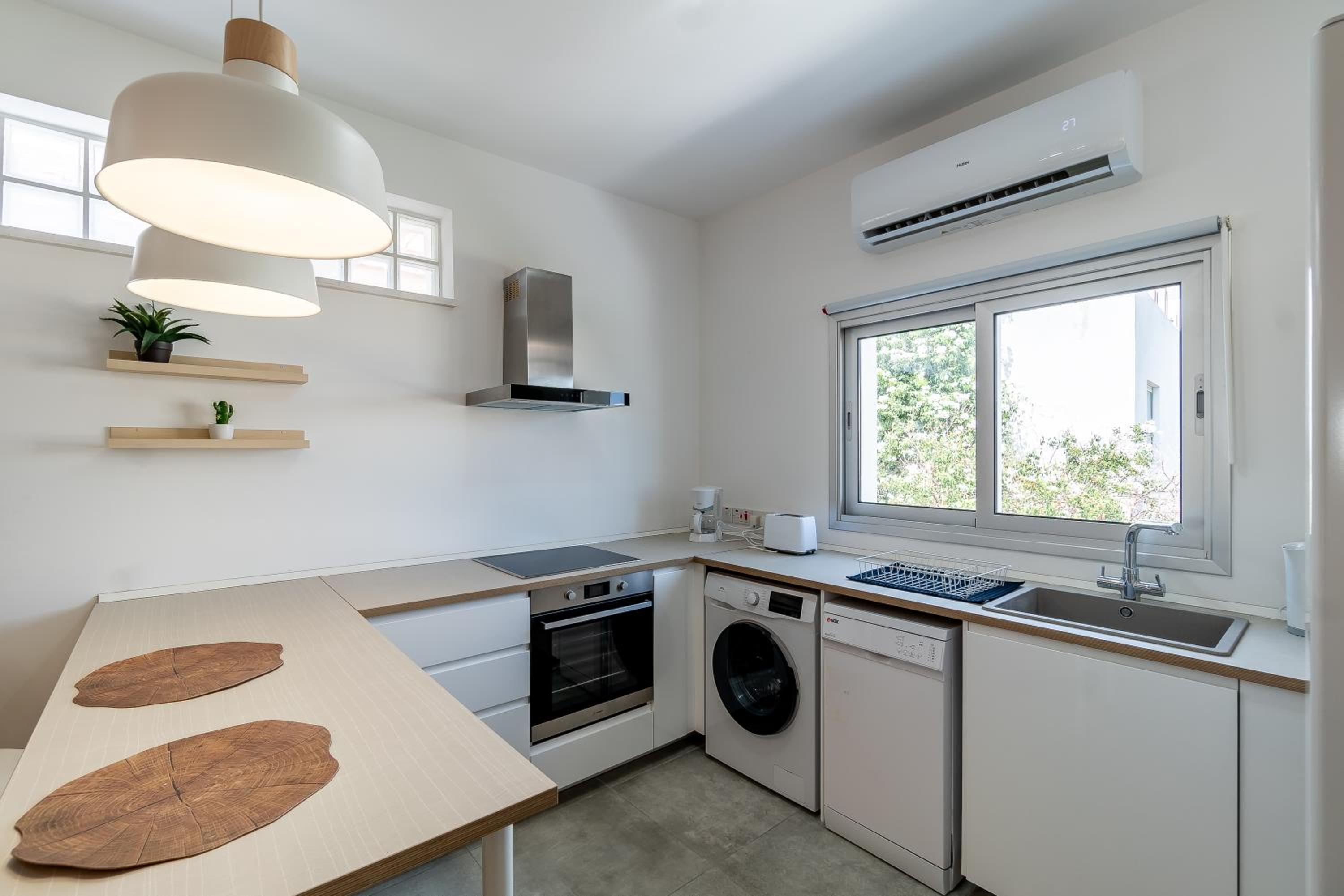 Kition City Apartments - Central Location