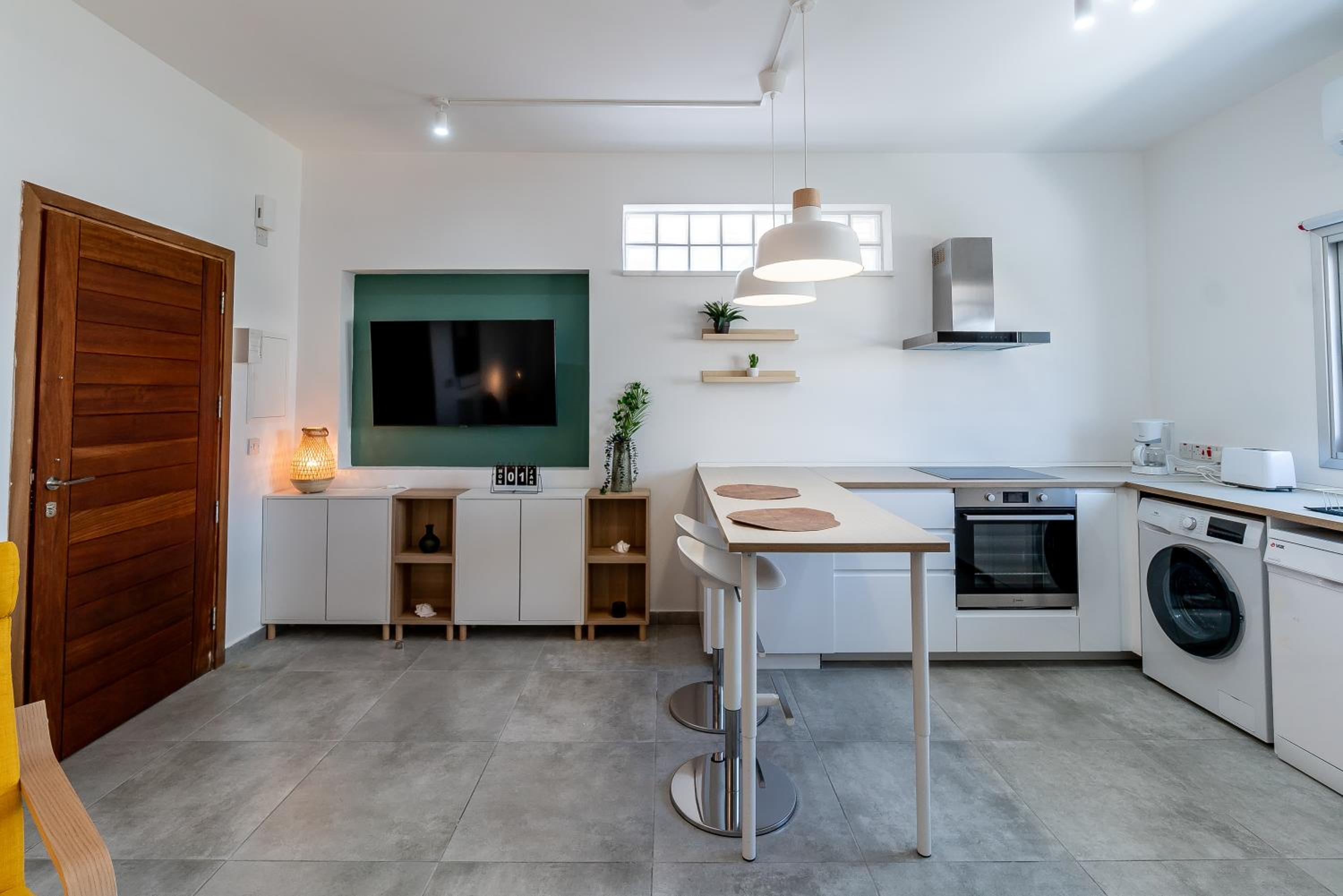 Kition City Apartments - Central Location