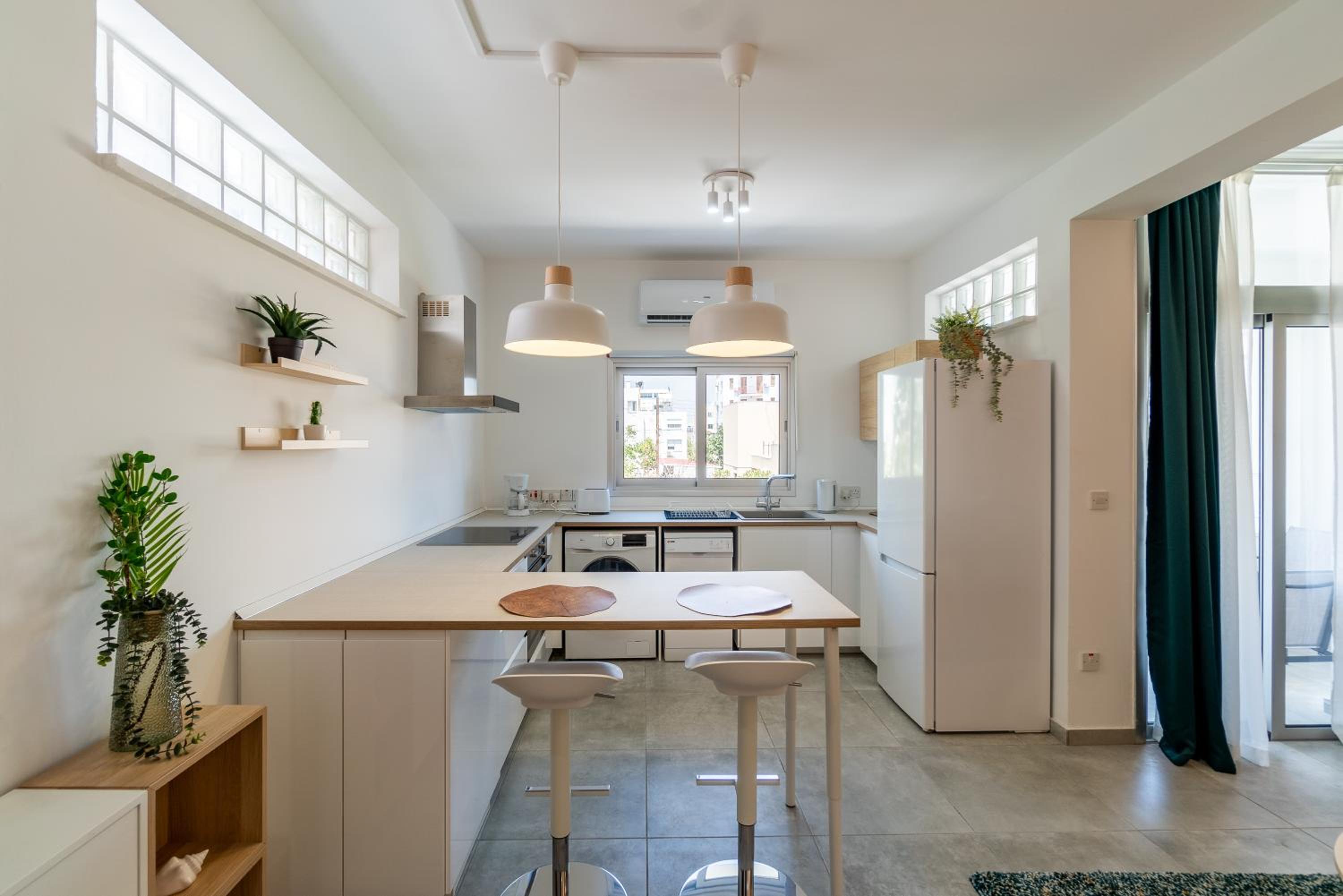 Kition City Apartments - Central Location