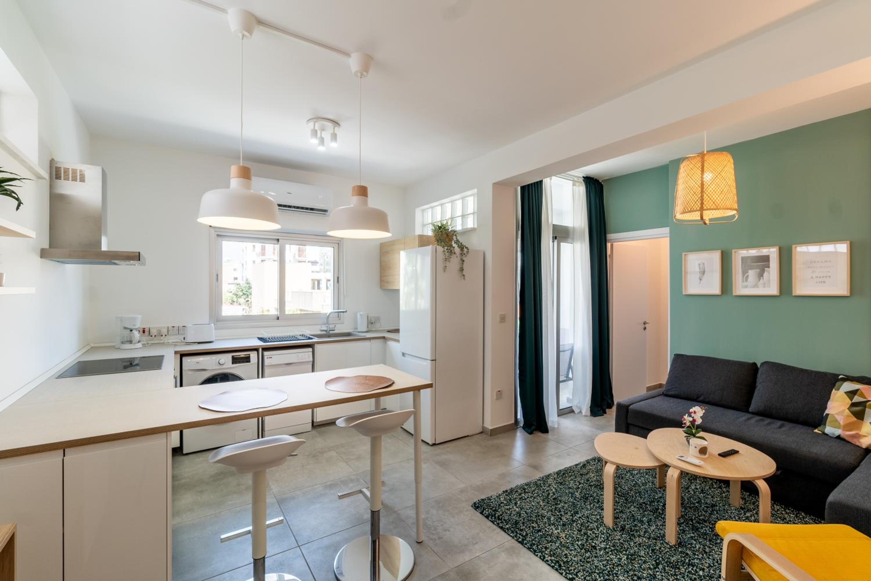 Kition City Apartments - Central Location