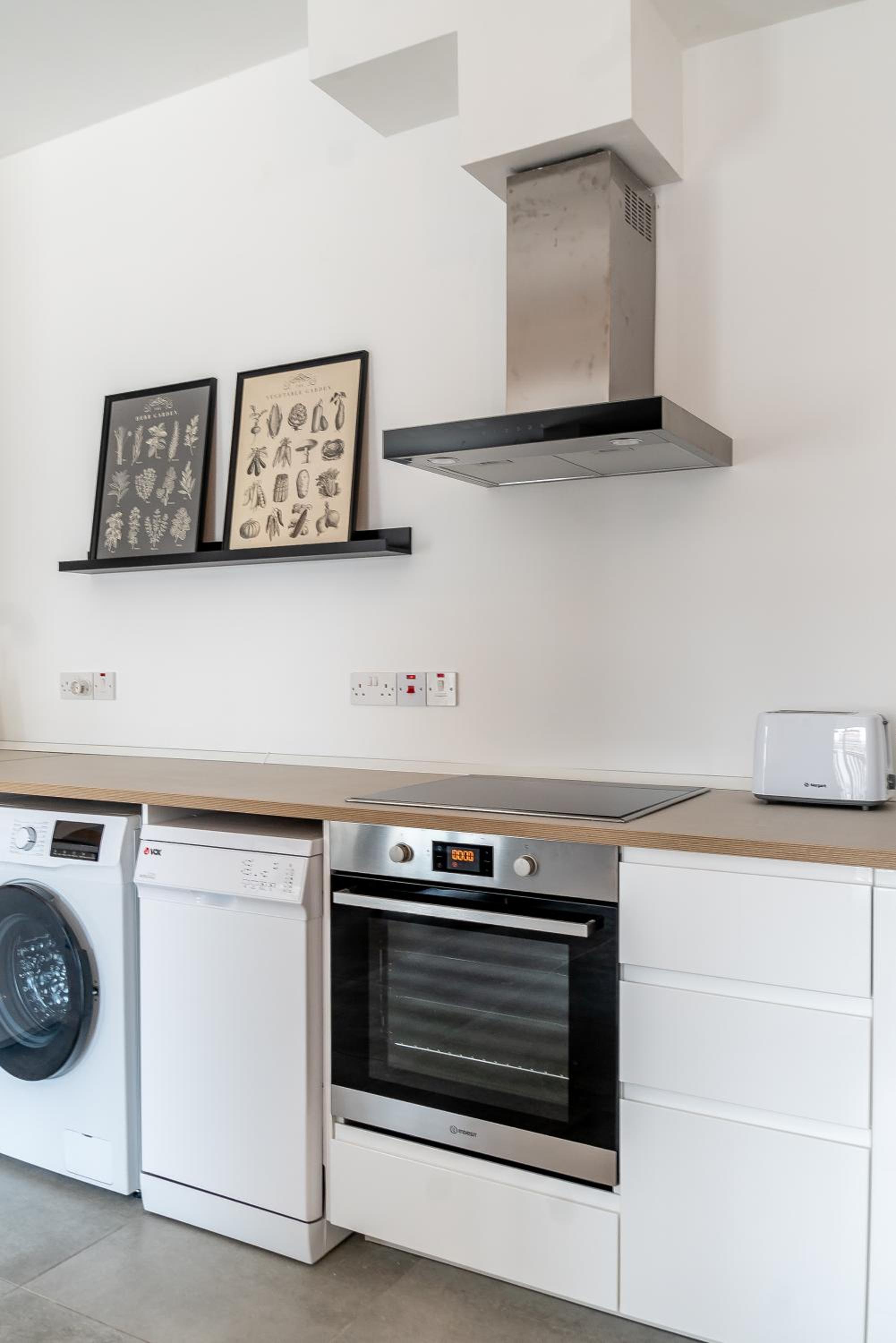 Kition City Apartments - Central Location