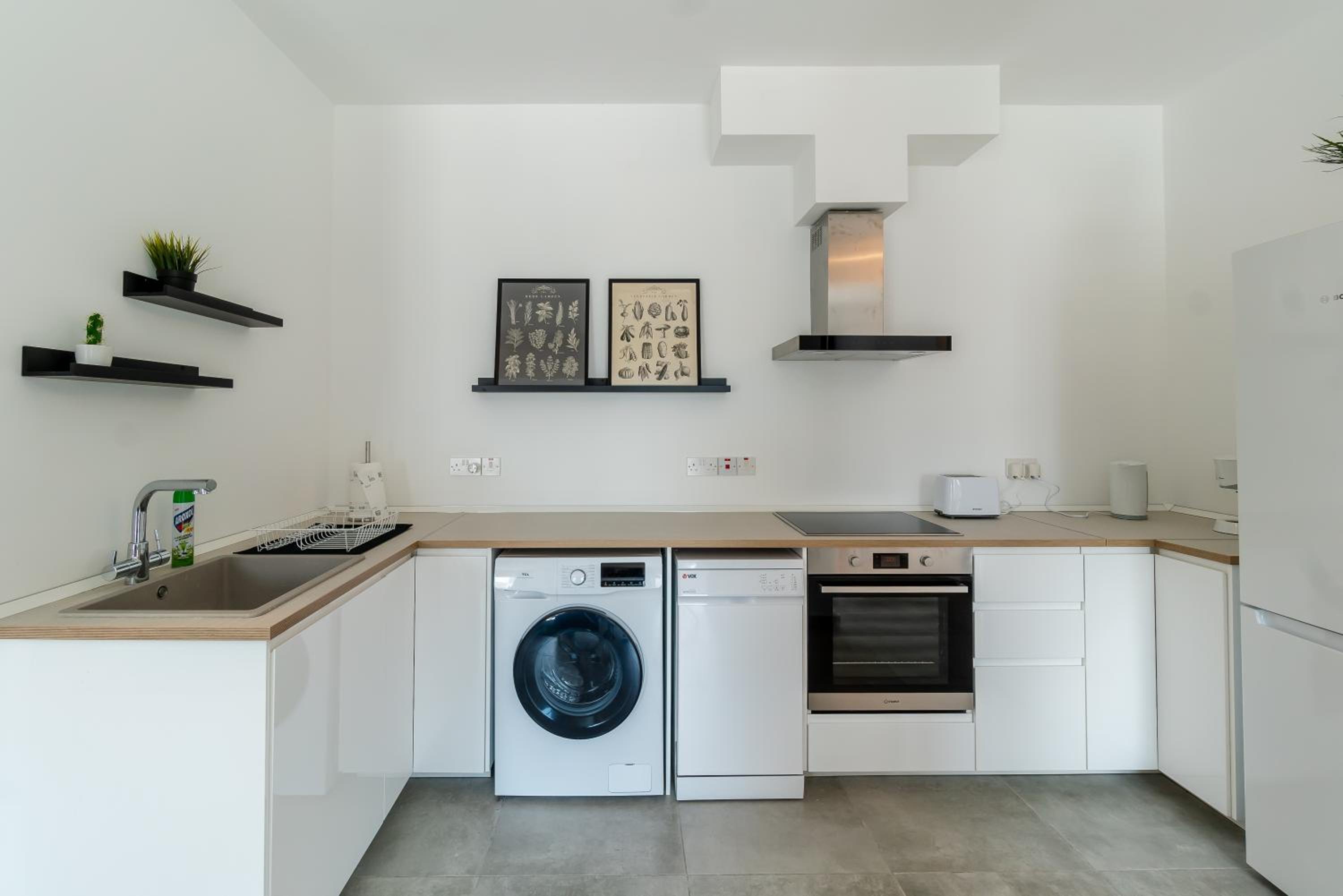 Kition City Apartments - Central Location