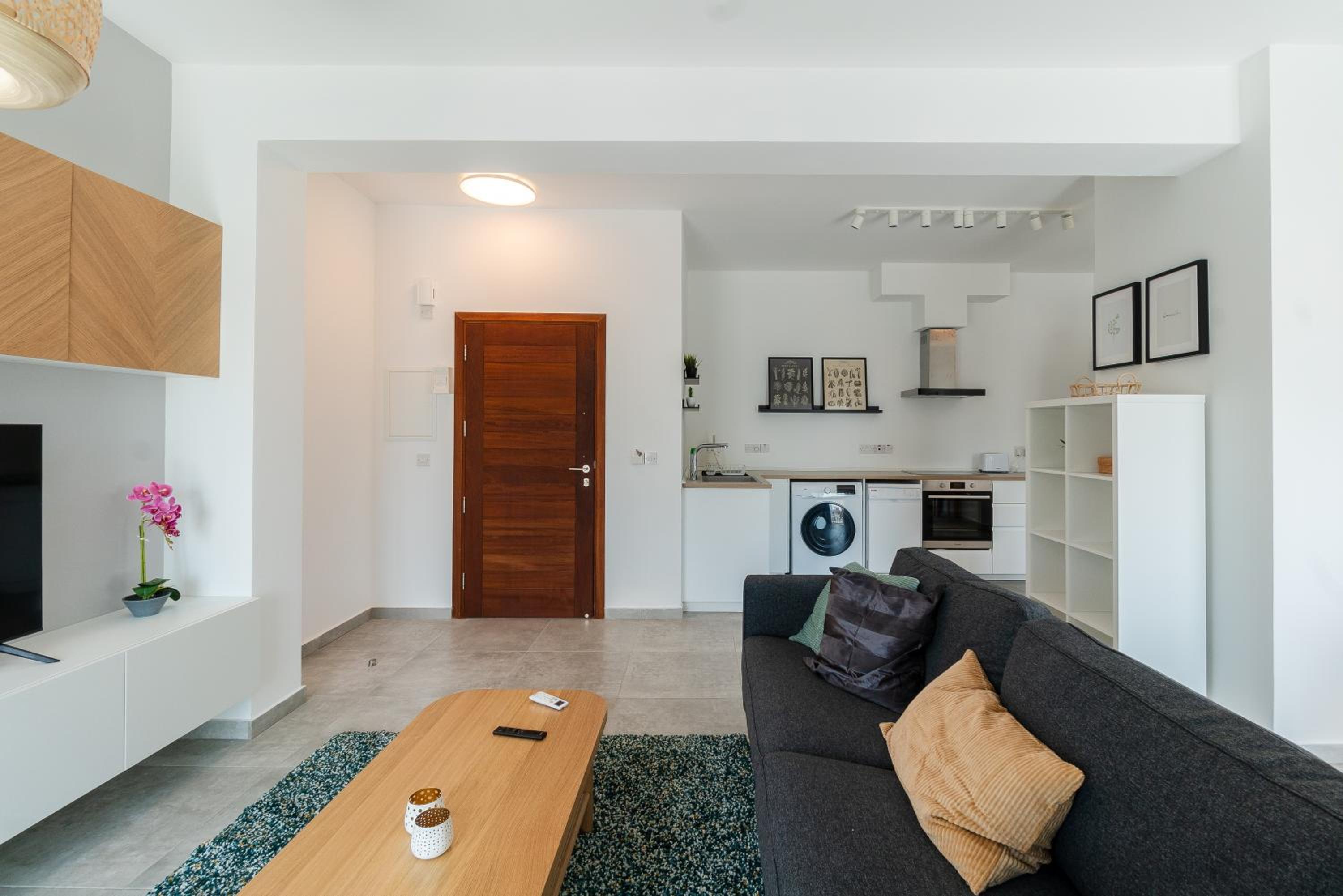 Kition City Apartments - Central Location