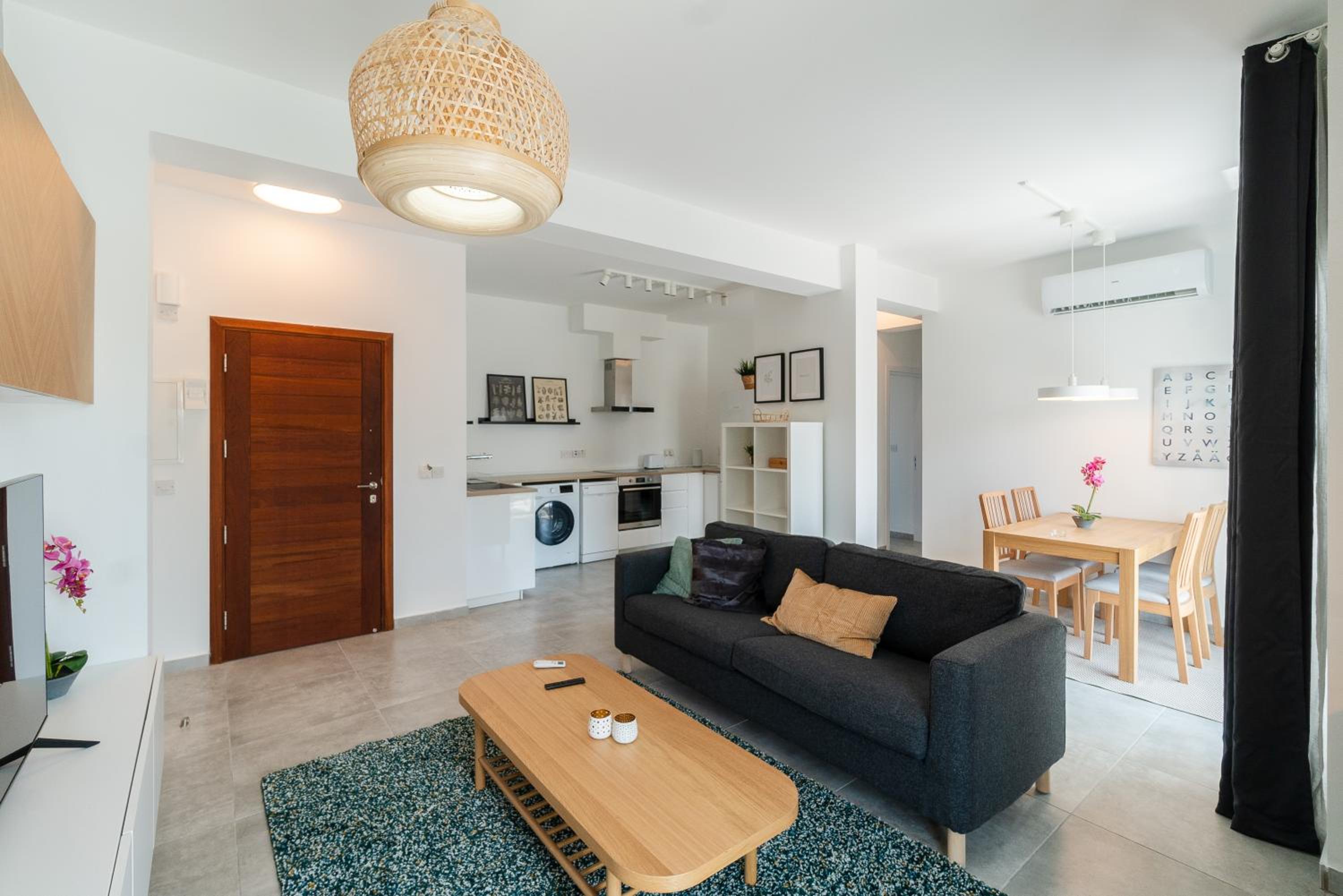 Kition City Apartments - Central Location