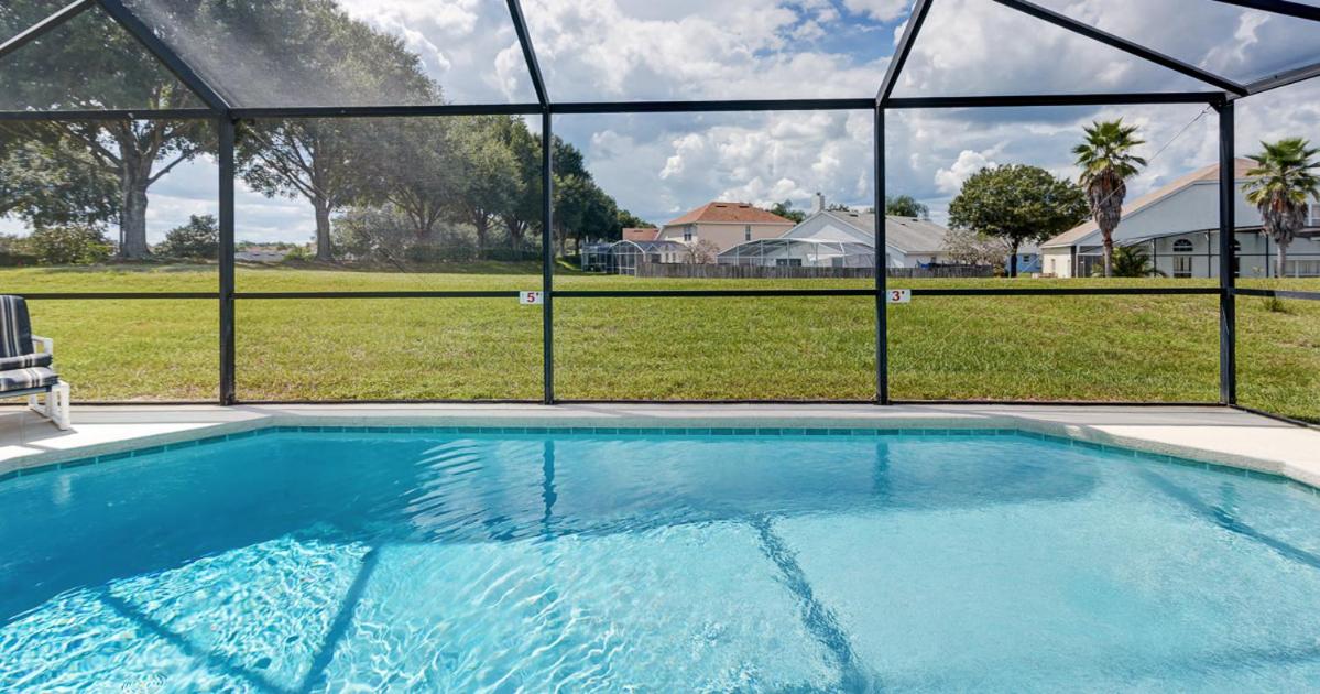HiLLCREST VILLA 15 MINUTES DRIVE TO ANIMAL KINGDOM - GUESTS LOVE THIS LUXURY 4 BED VILLA, PRIVATE POOL, GAMES ROOM - NOT OVERLOOKED view 5