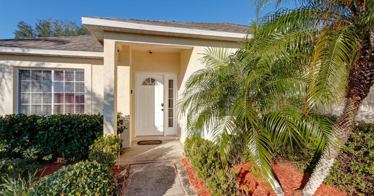 HiLLCREST VILLA 15 MINUTES DRIVE TO ANIMAL KINGDOM - GUESTS LOVE THIS LUXURY 4 BED VILLA, PRIVATE POOL, GAMES ROOM - NOT OVERLOOKED view 3