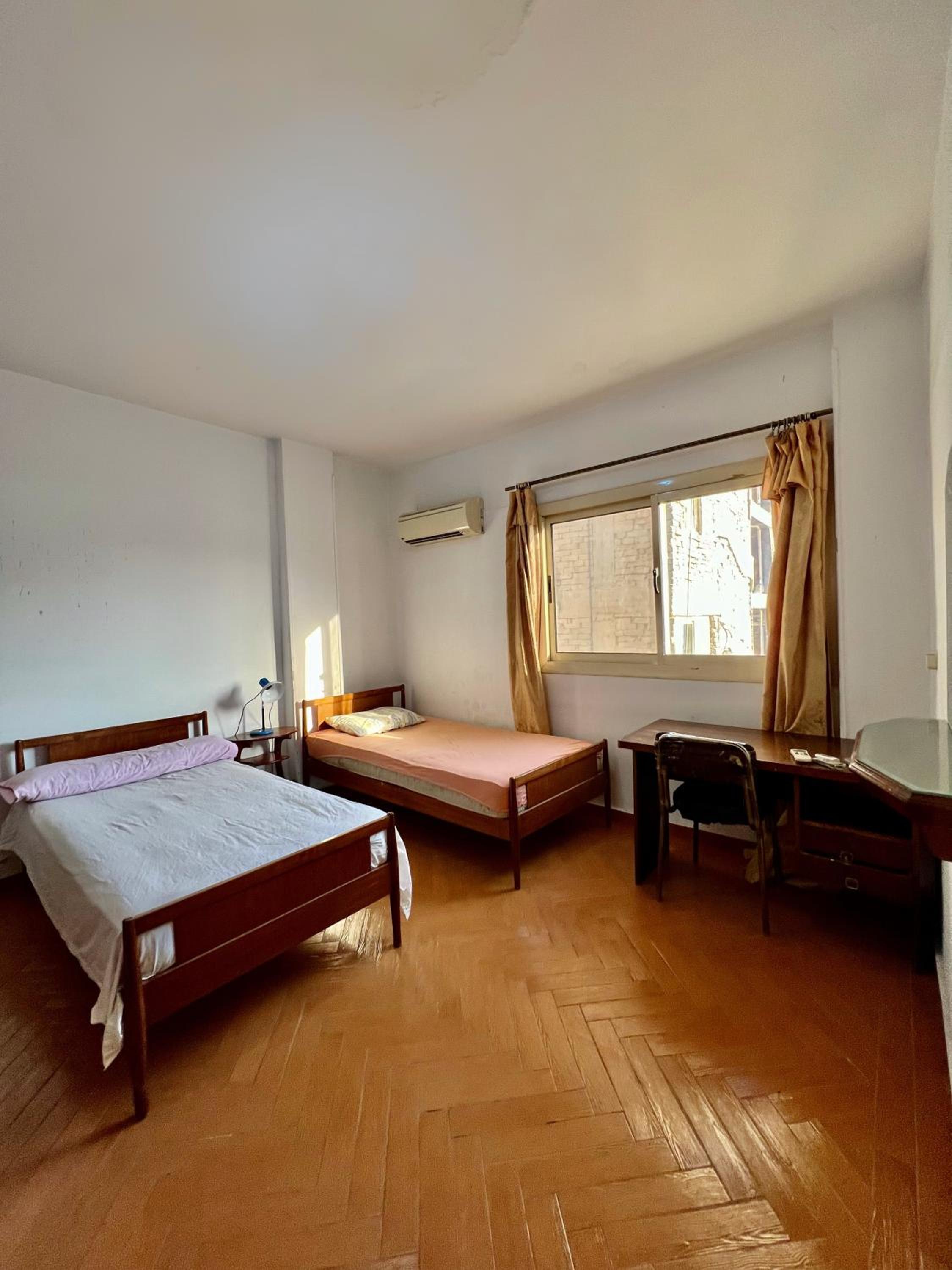Sunny room in Falaki ST near to Tahrer square downtown Cairo