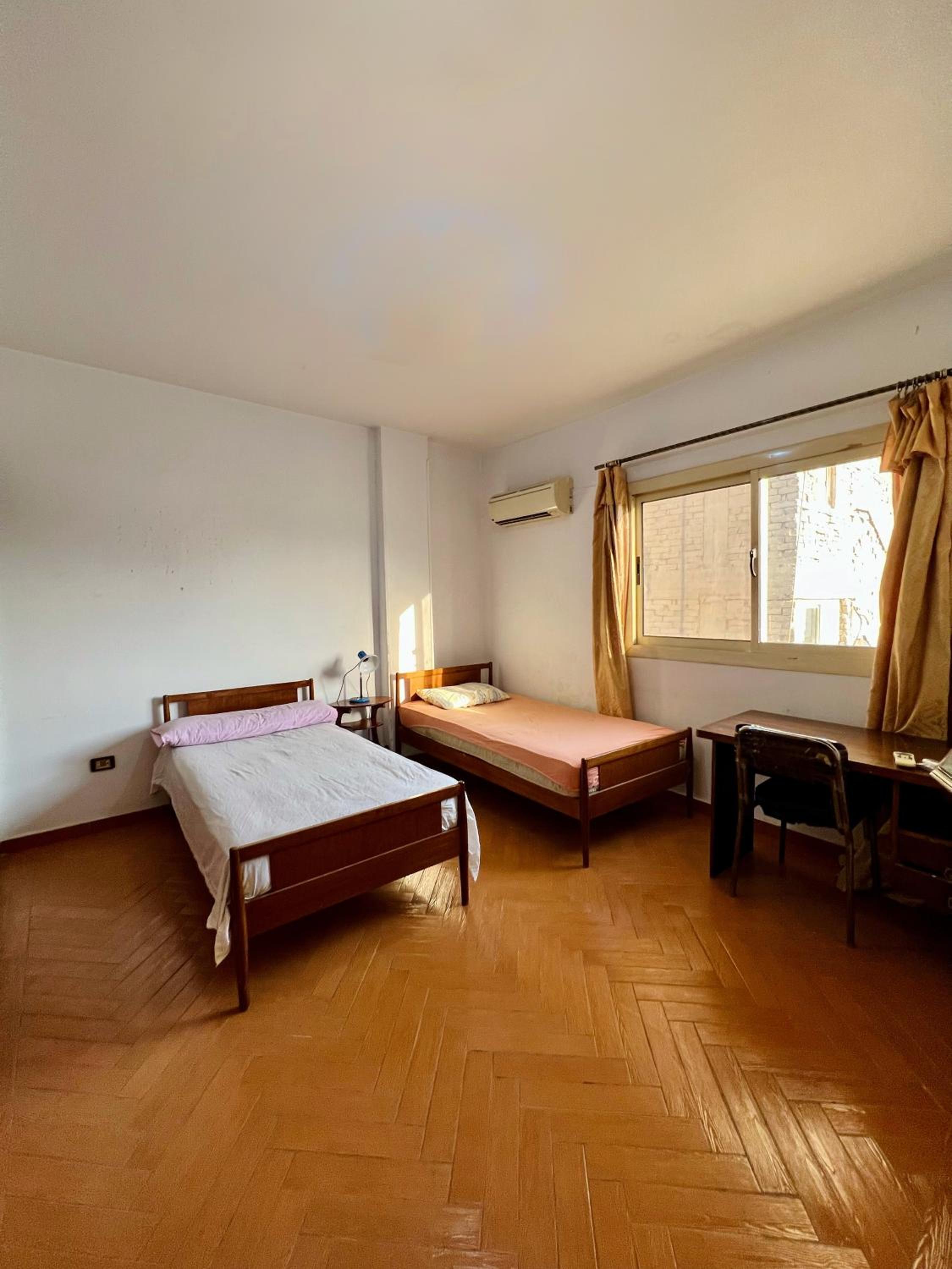 Sunny room in Falaki ST near to Tahrer square downtown Cairo