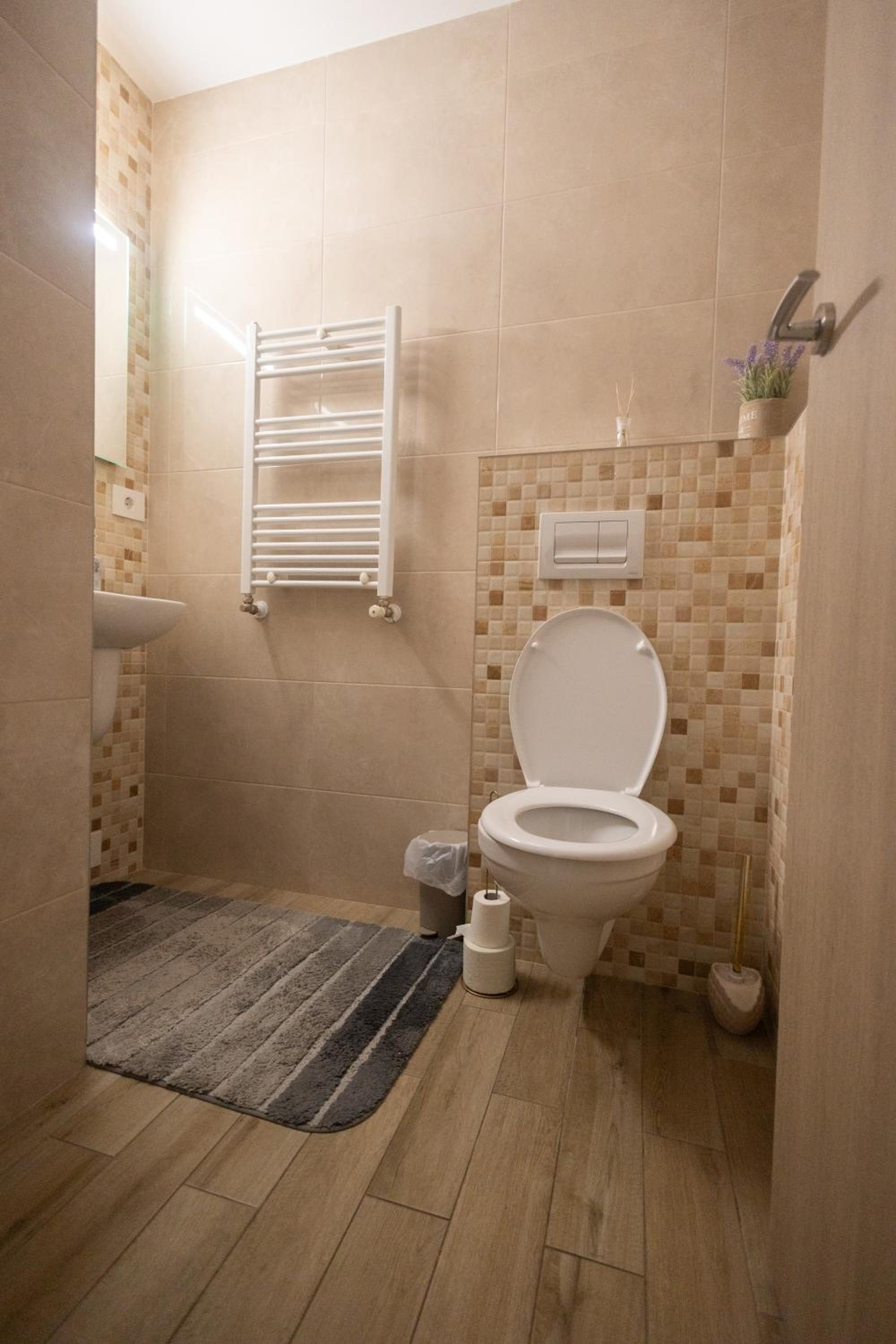 Photo 9
