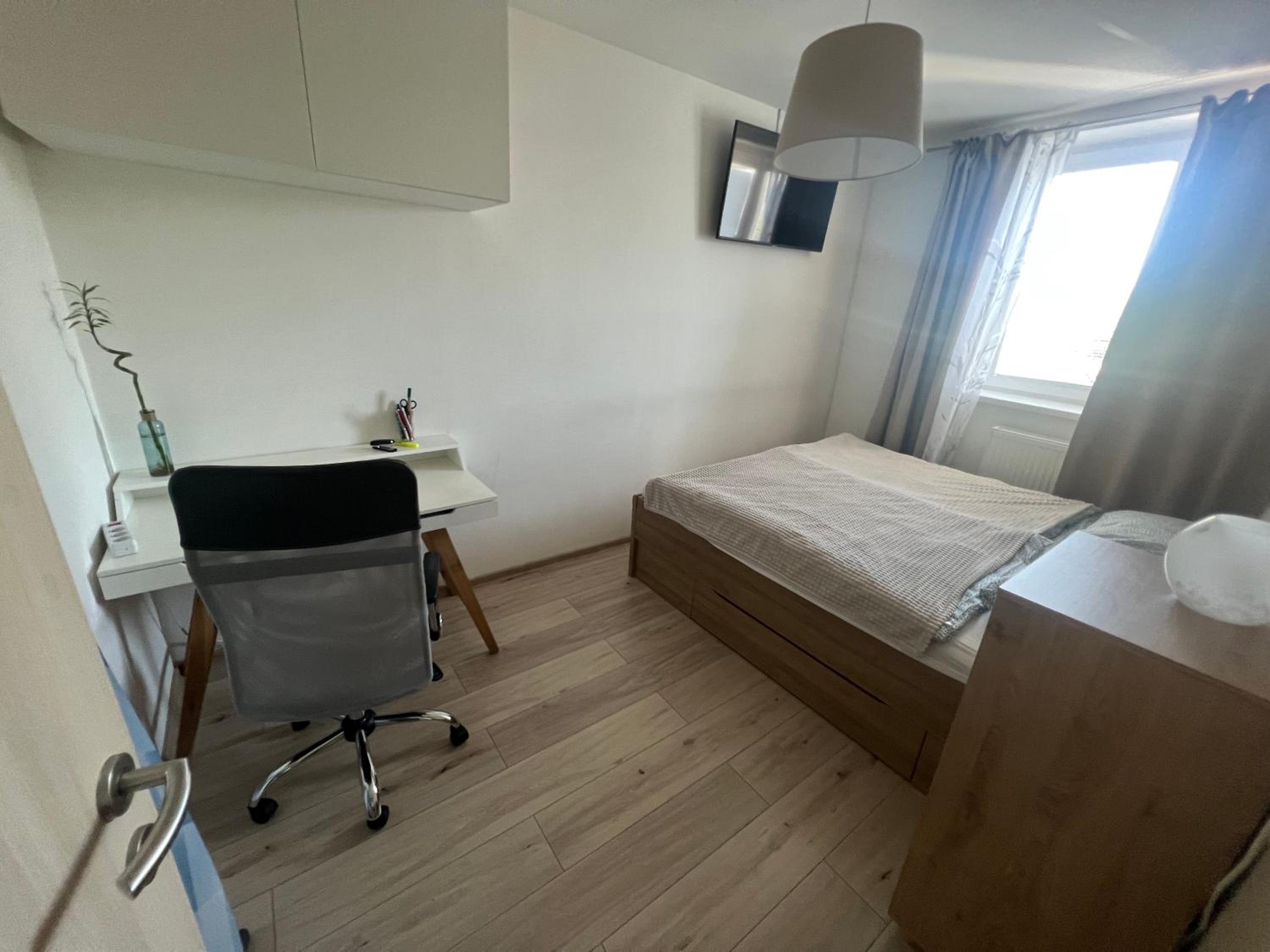COZY apartment in GREAT location view 5