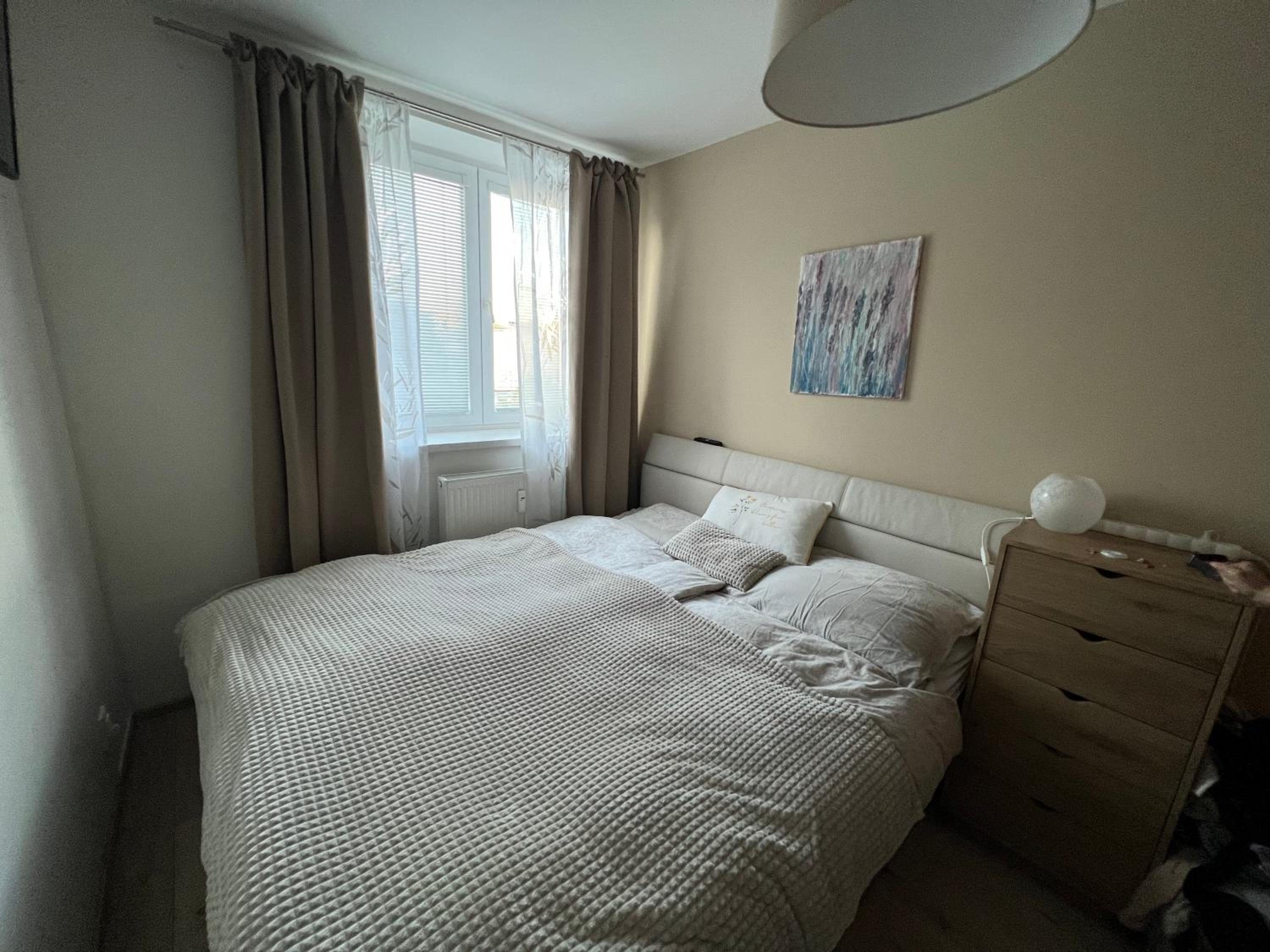 COZY apartment in GREAT location view 4