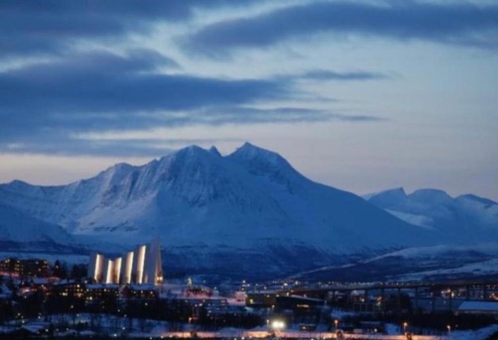 Polar Cozy Apartment - With View and Free parking view 4