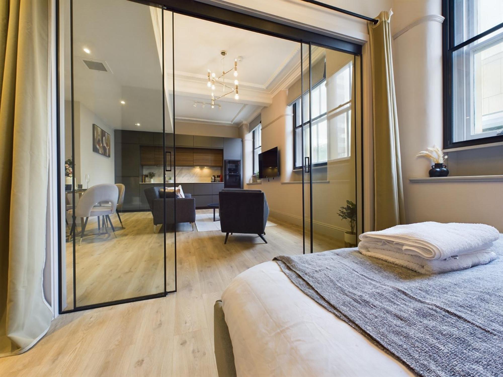 Luxury Unique 2bedroom city centre view 3